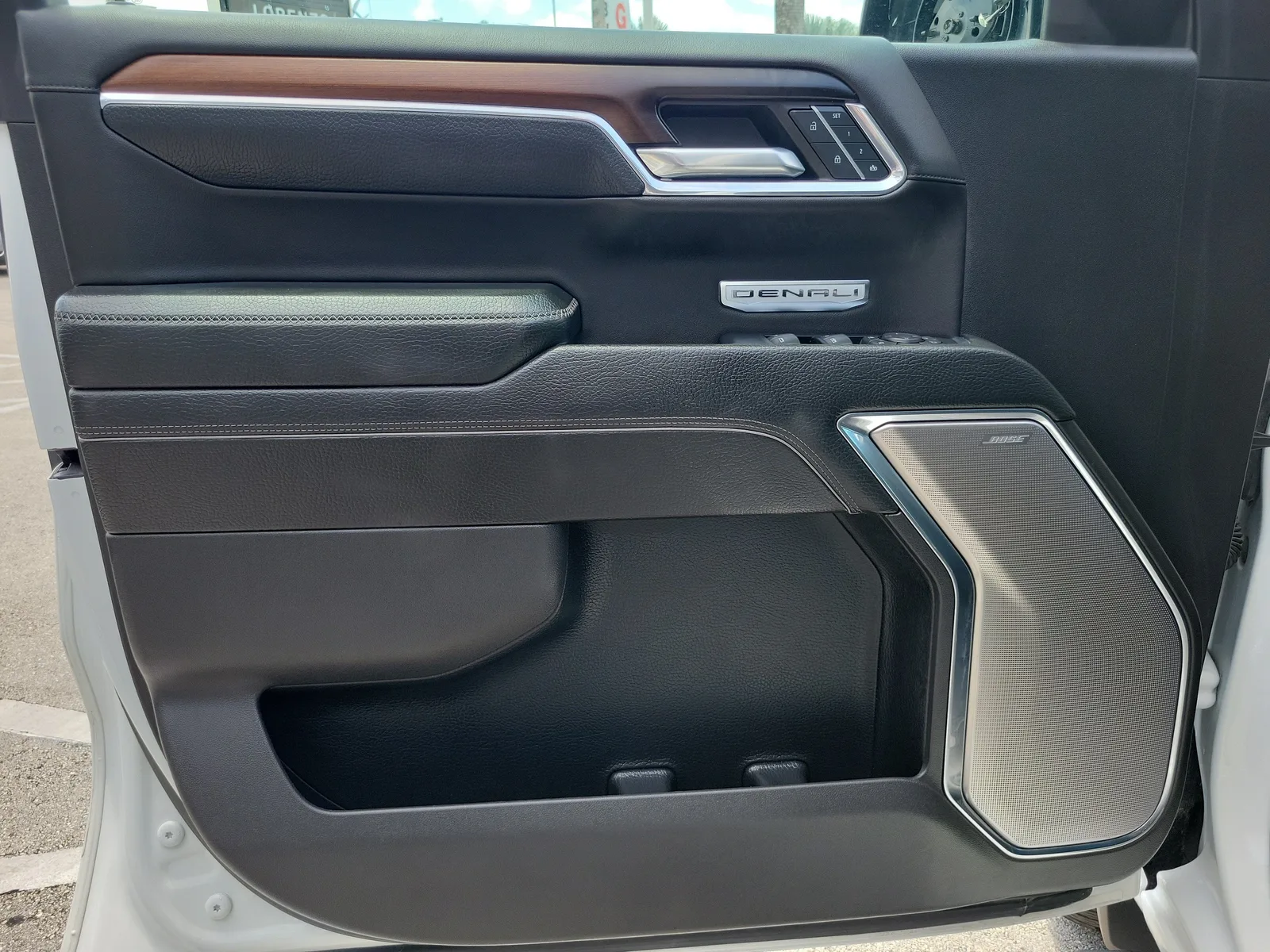 2024 GMC Sierra 1500 Denali photo 24