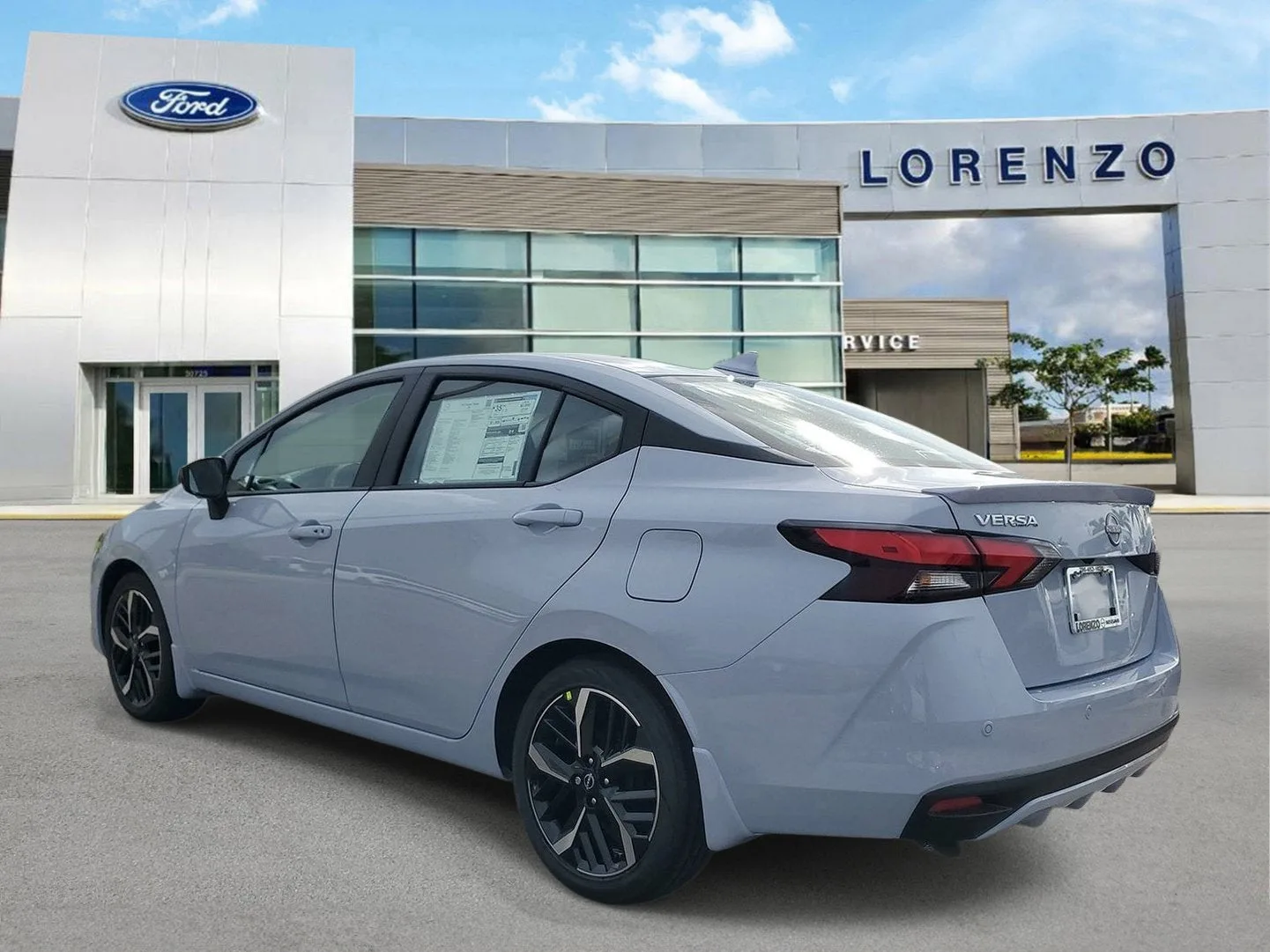 2025 Nissan Versa SR photo 6