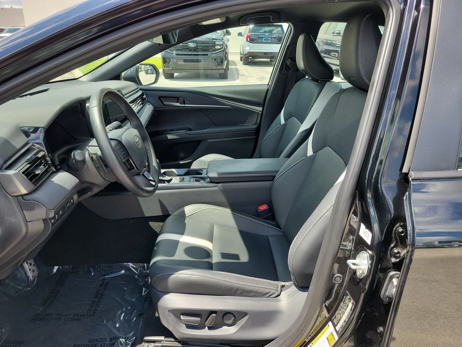 2026 Toyota Camry SE photo 11