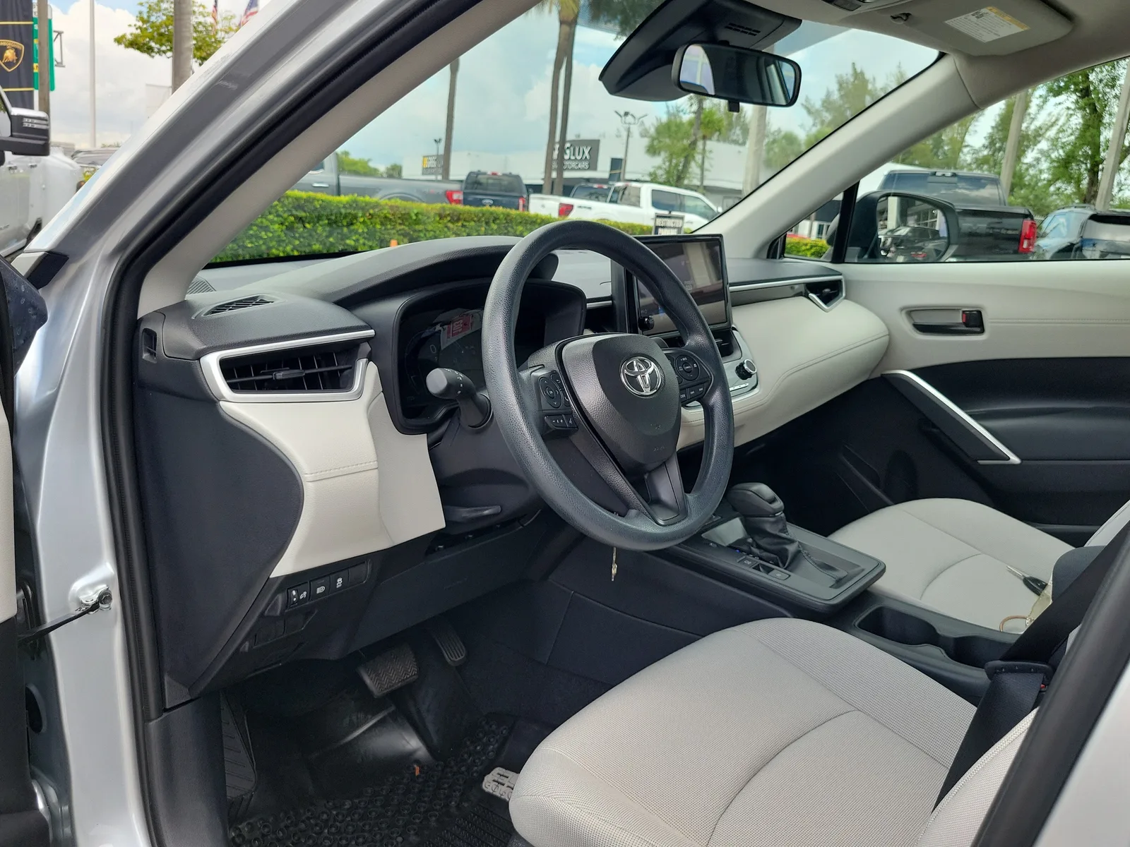 2026 Toyota Corolla Cross L photo 8