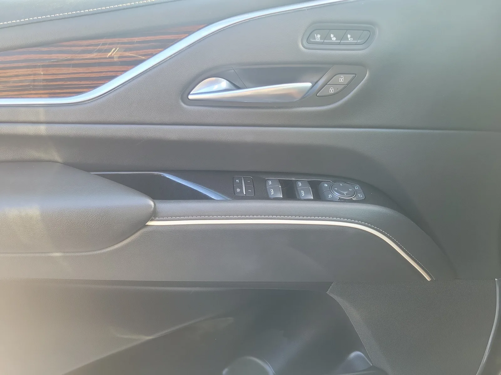 2022 Cadillac Escalade Premium Luxury 4WD photo 23