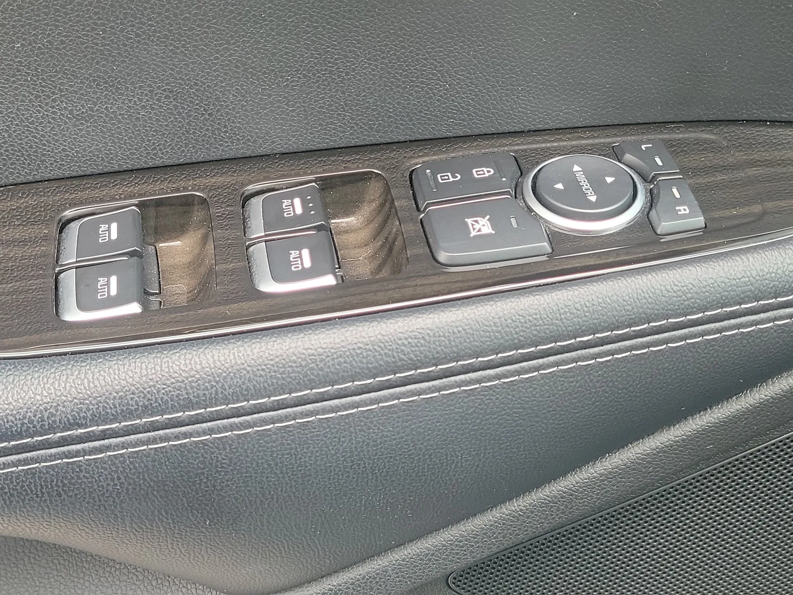 2020 Kia Sorento LX photo 28