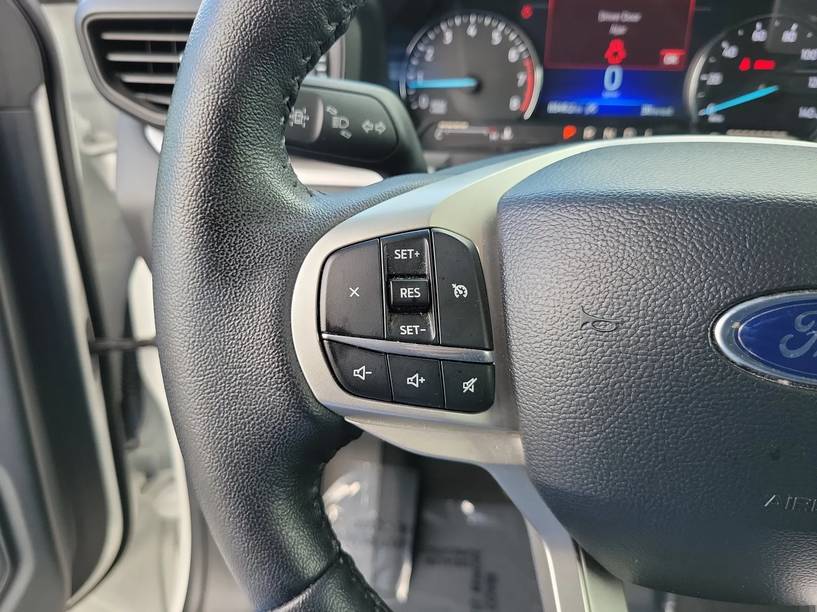 2024 Ford Explorer XLT photo 21