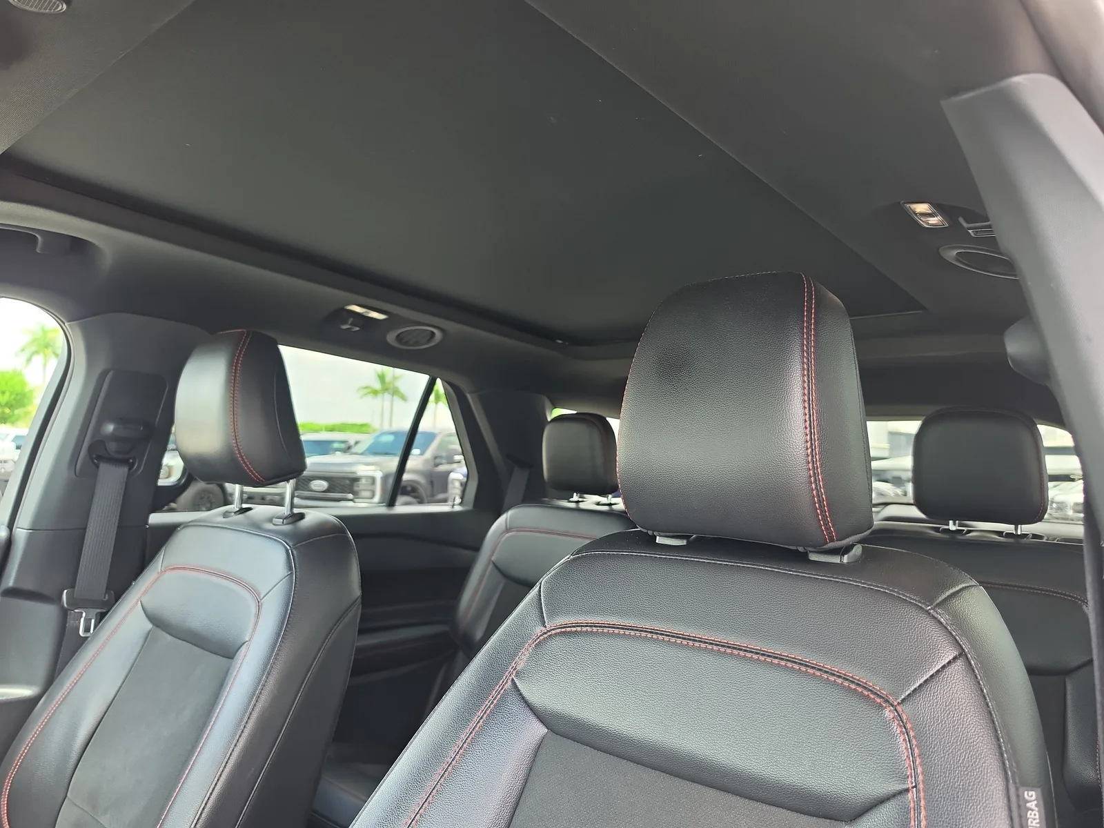 2022 Ford Explorer ST-Line photo 9