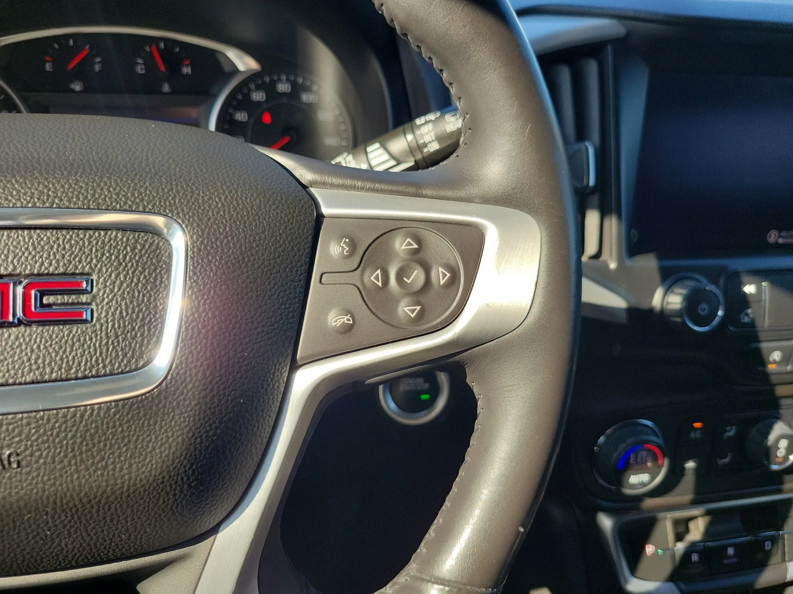 2022 GMC Terrain SLT photo 21