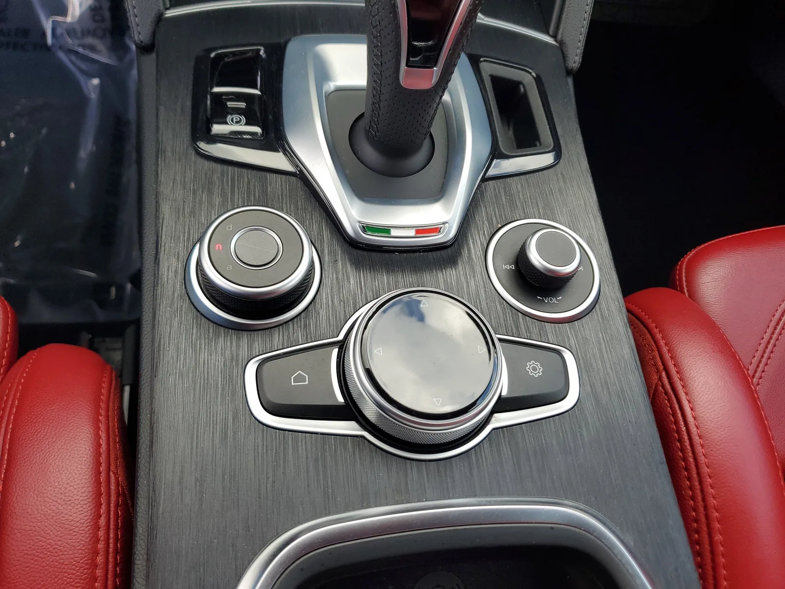 2022 Alfa Romeo Stelvio Sprint 4WD photo 25