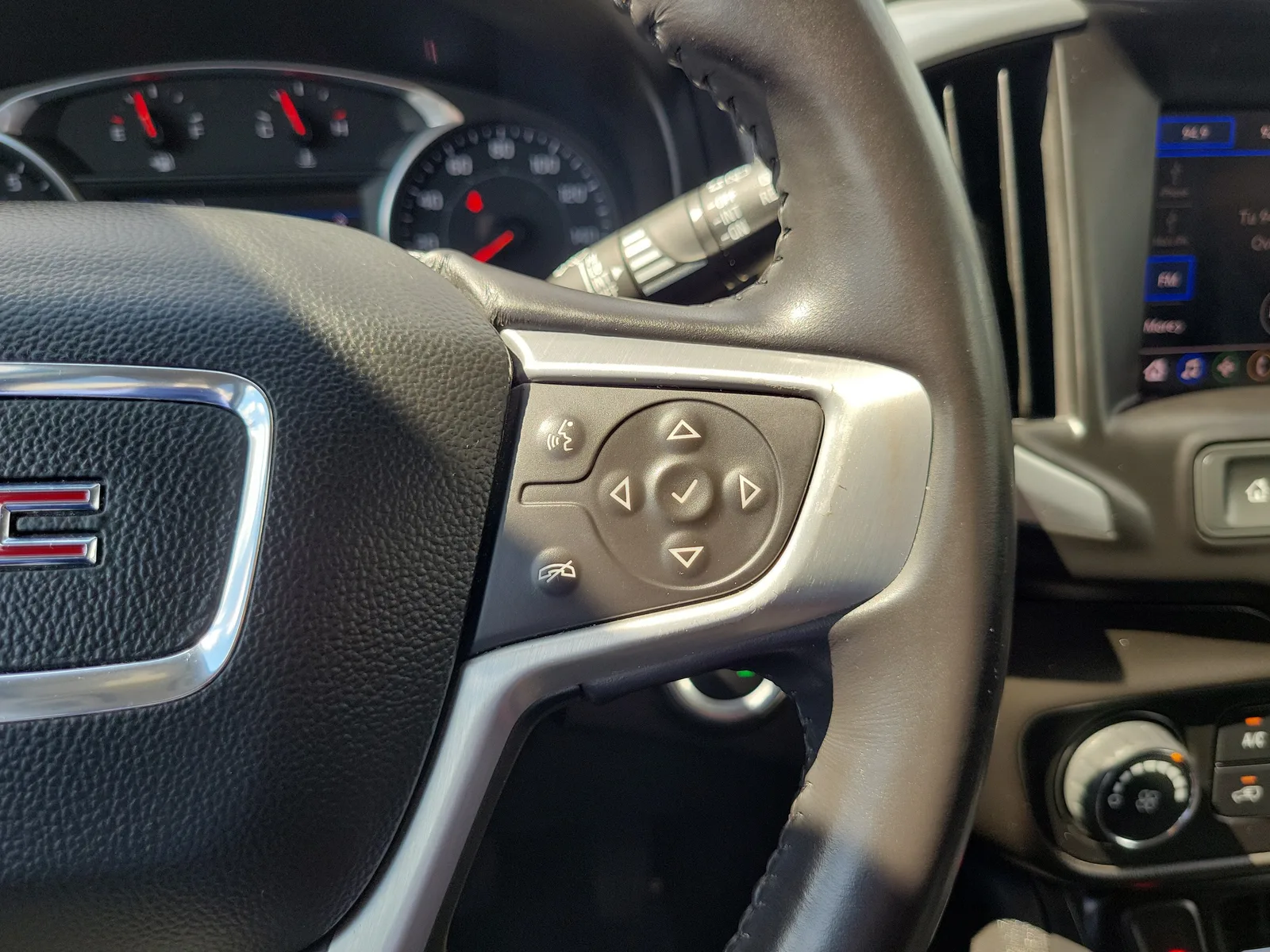 2020 GMC Terrain SLE photo 19