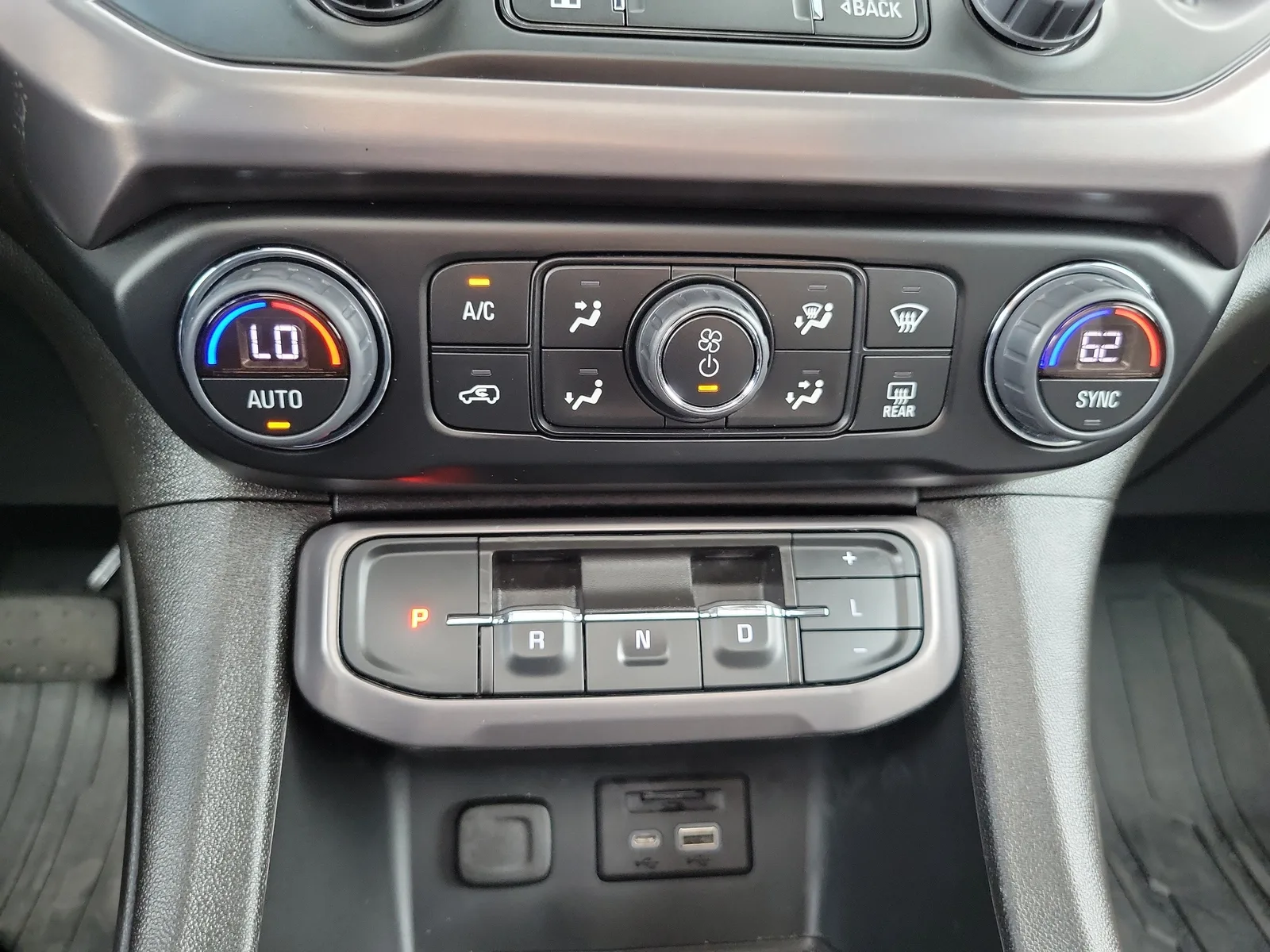 2023 GMC Acadia AT4 photo 28