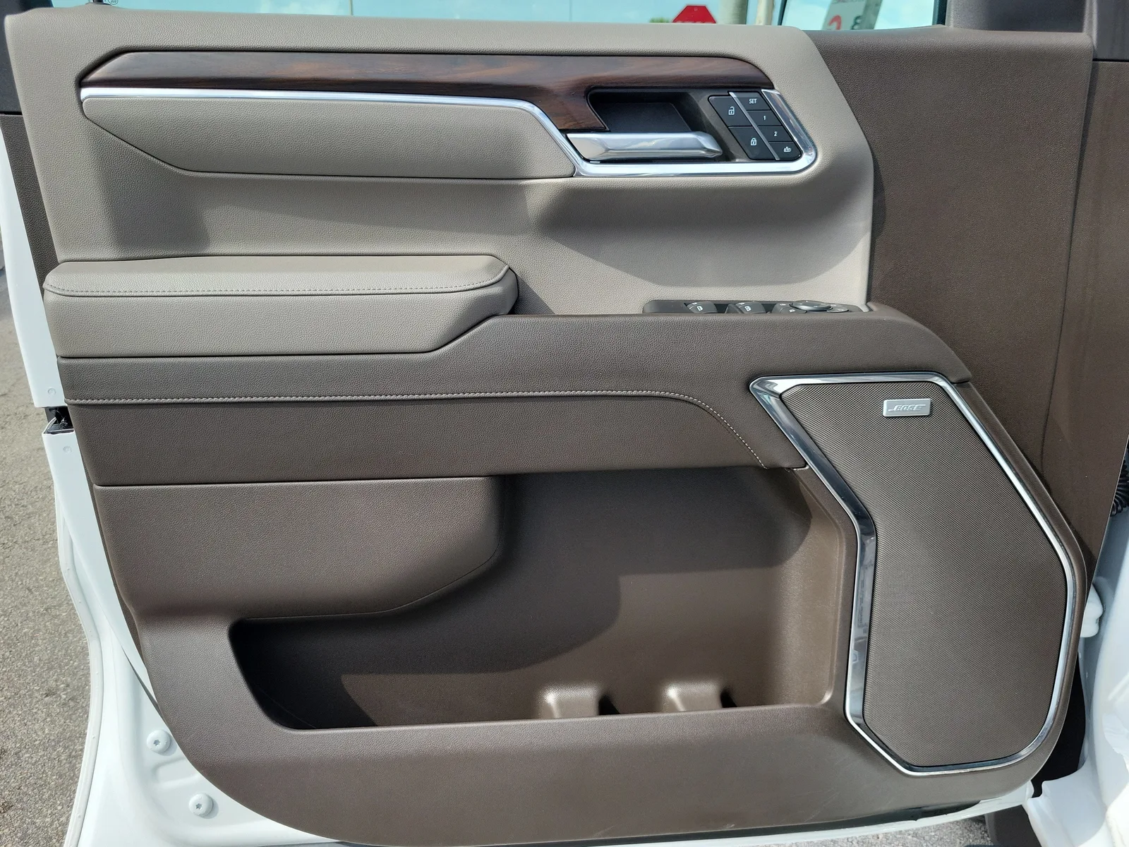 2024 GMC Sierra 1500 SLT photo 23