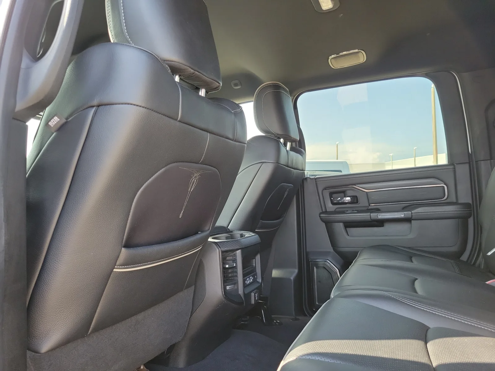 2024 RAM 3500 Limited 4WD Diesel photo 14