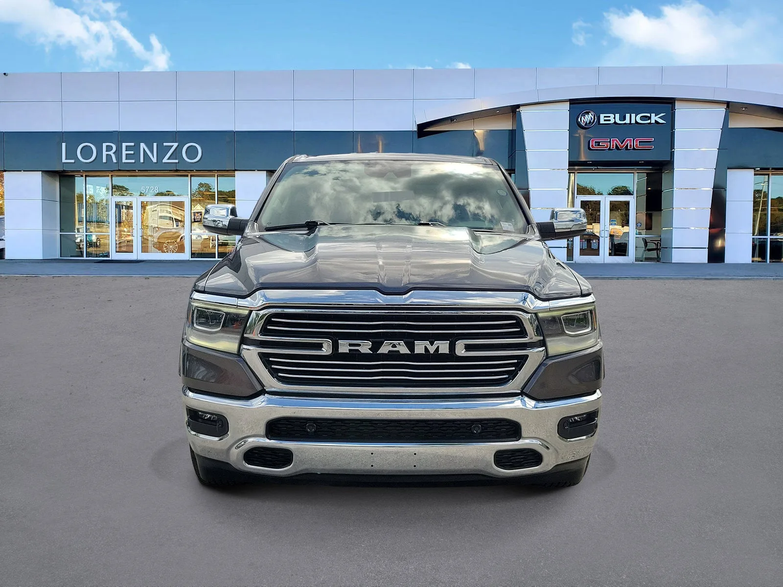 2022 RAM 1500 Laramie photo 2