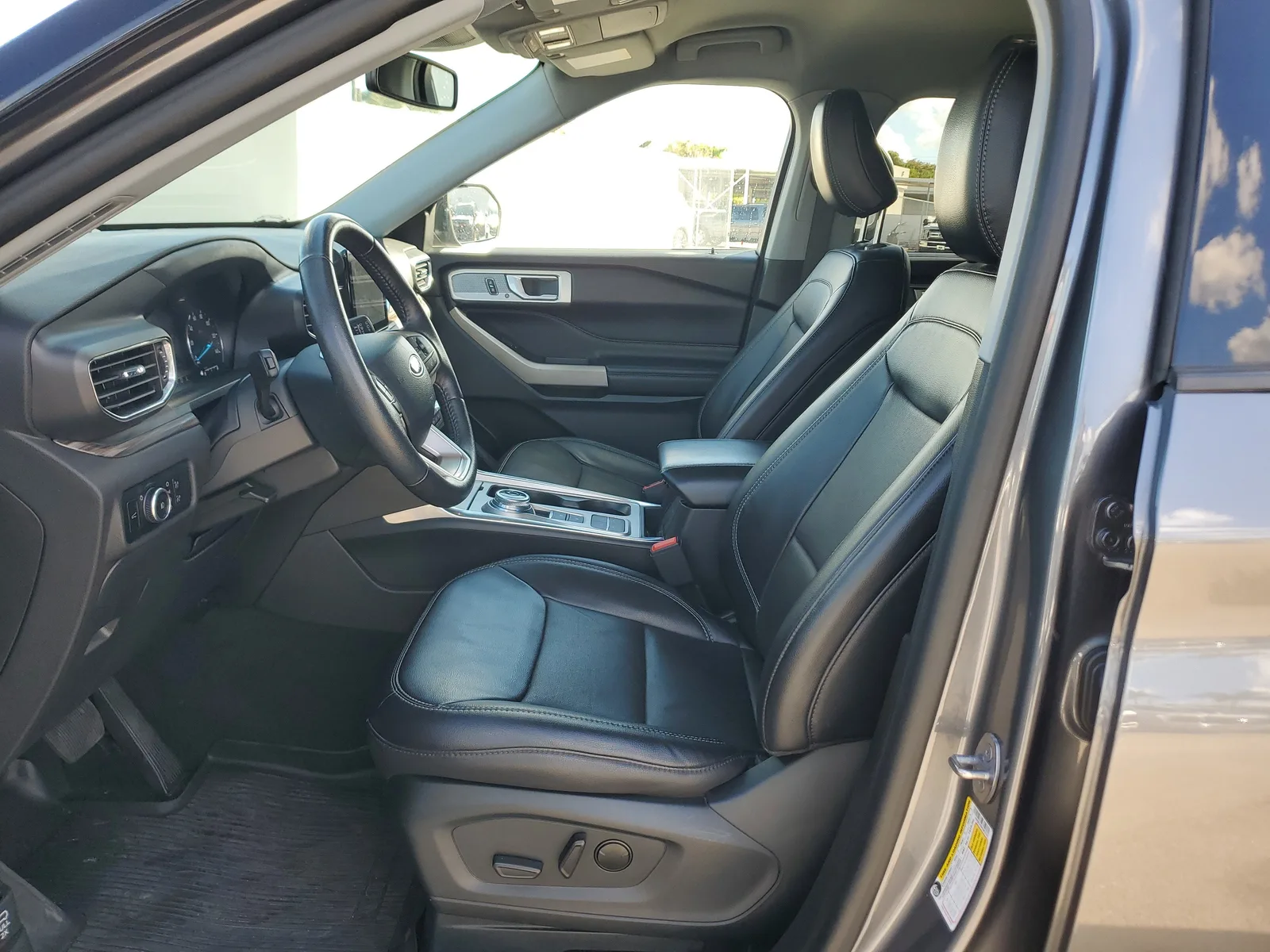 2023 Ford Explorer Limited photo 10
