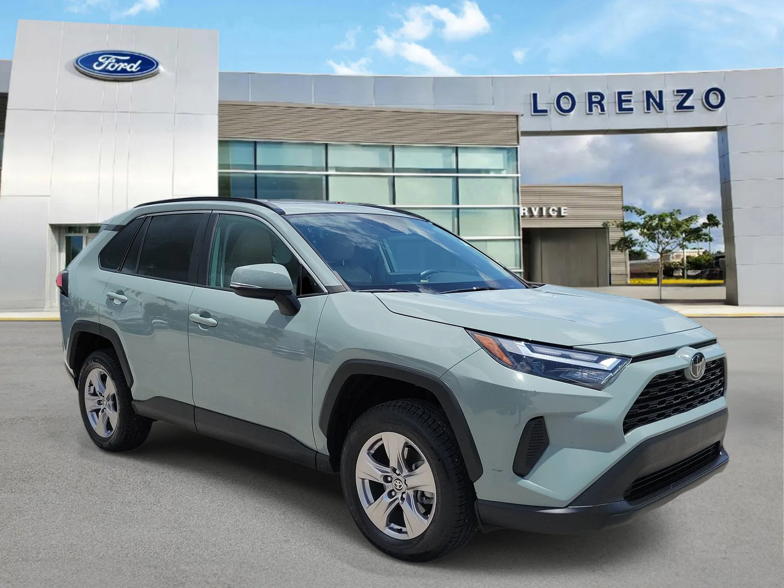 2022 Toyota RAV4 XLE photo 3