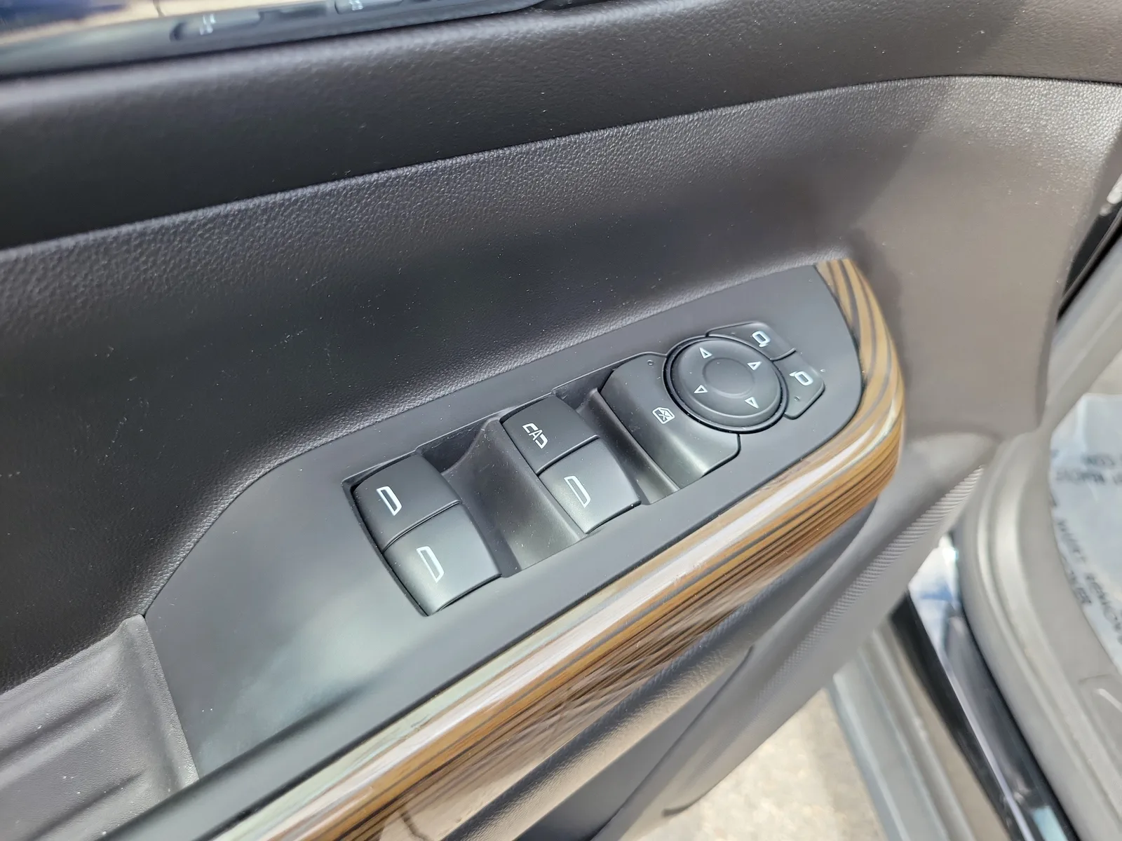 2023 GMC Acadia SLE photo 23