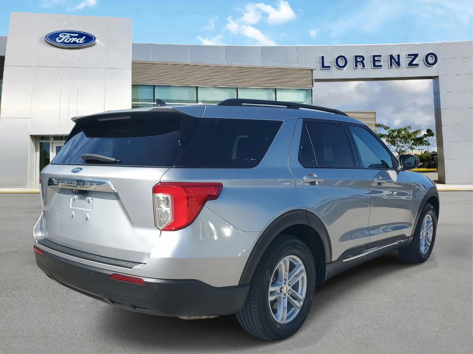 2023 Ford Explorer XLT photo 5