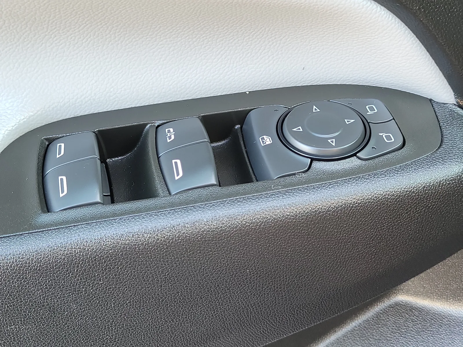 2024 Chevrolet Equinox LS photo 30