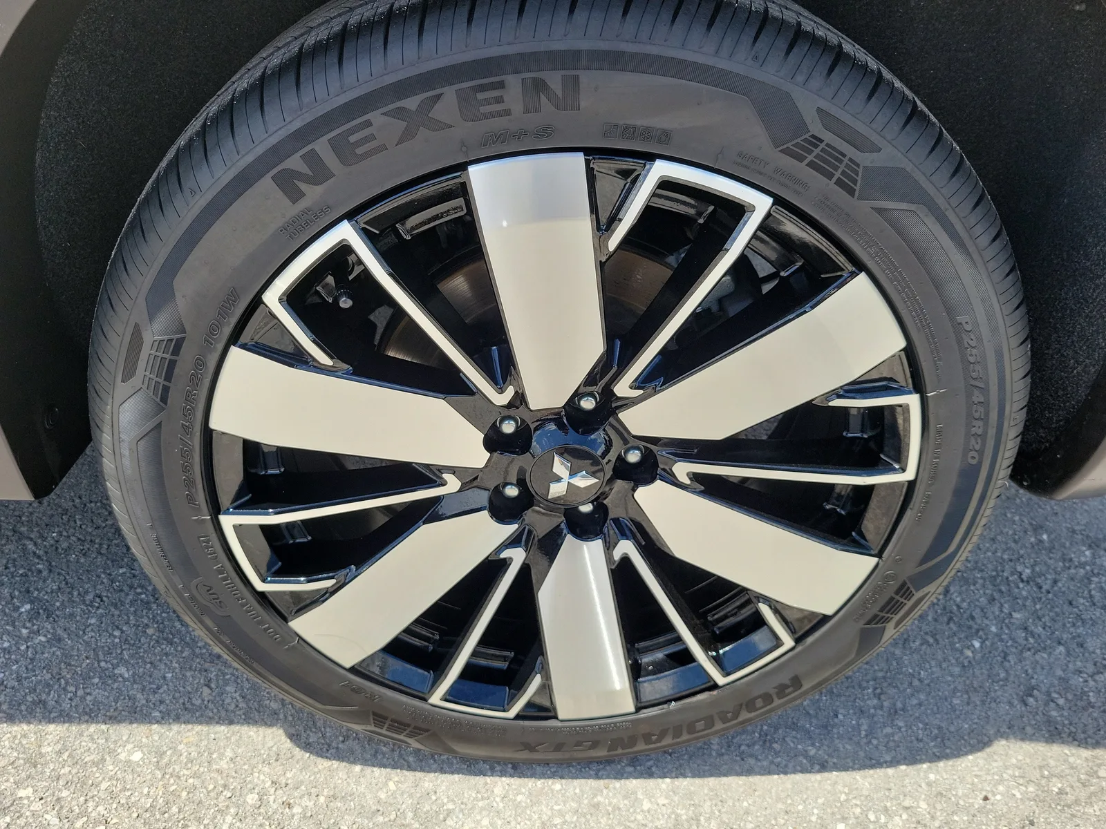 2025 Mitsubishi Outlander SE photo 9