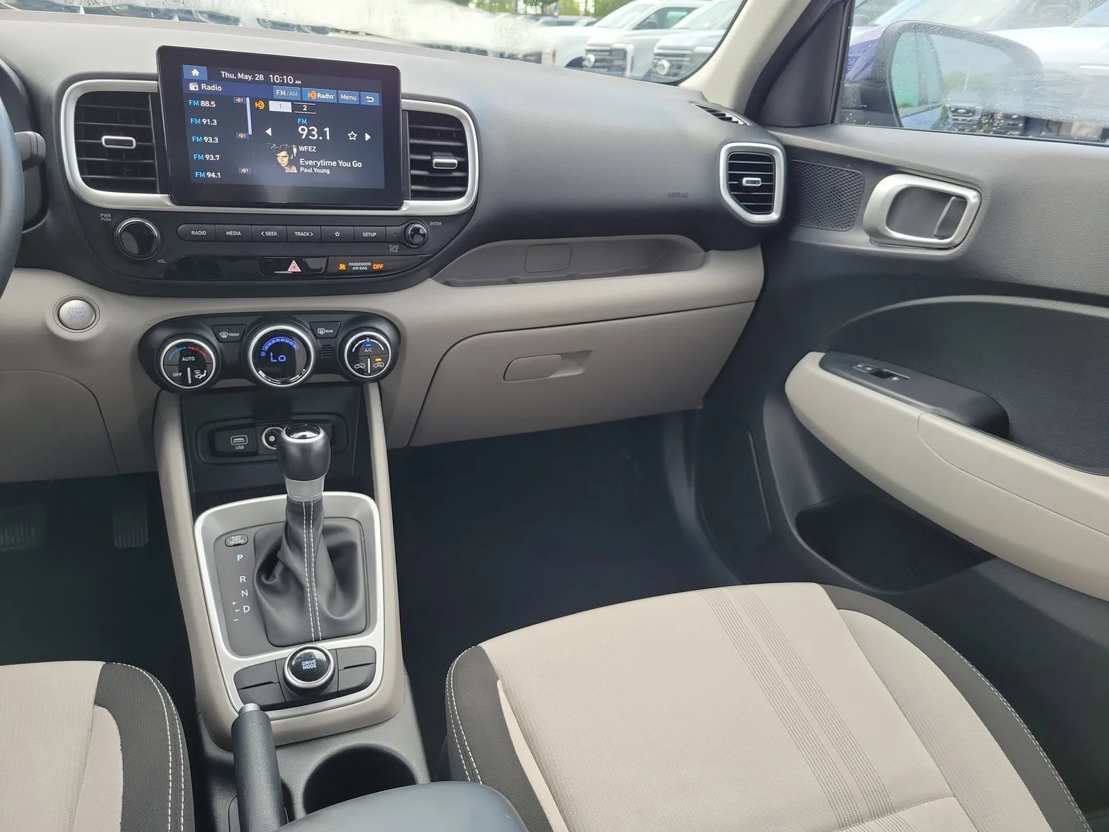 2025 Hyundai Venue SEL photo 17
