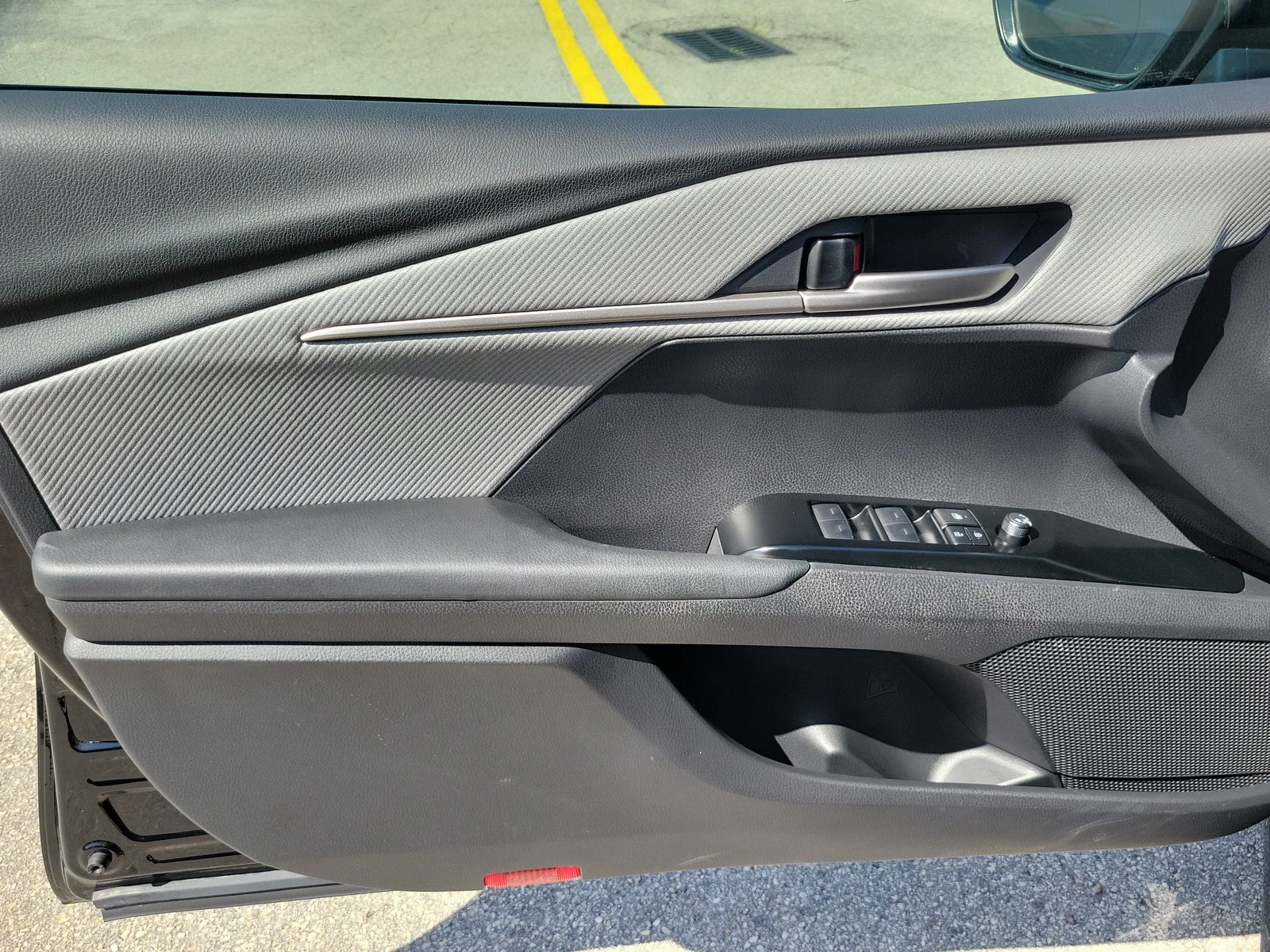 2025 Toyota Camry LE photo 18