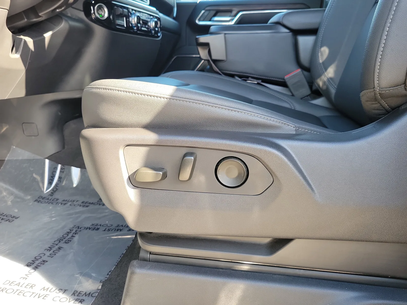 2024 GMC Sierra 1500 SLT photo 12