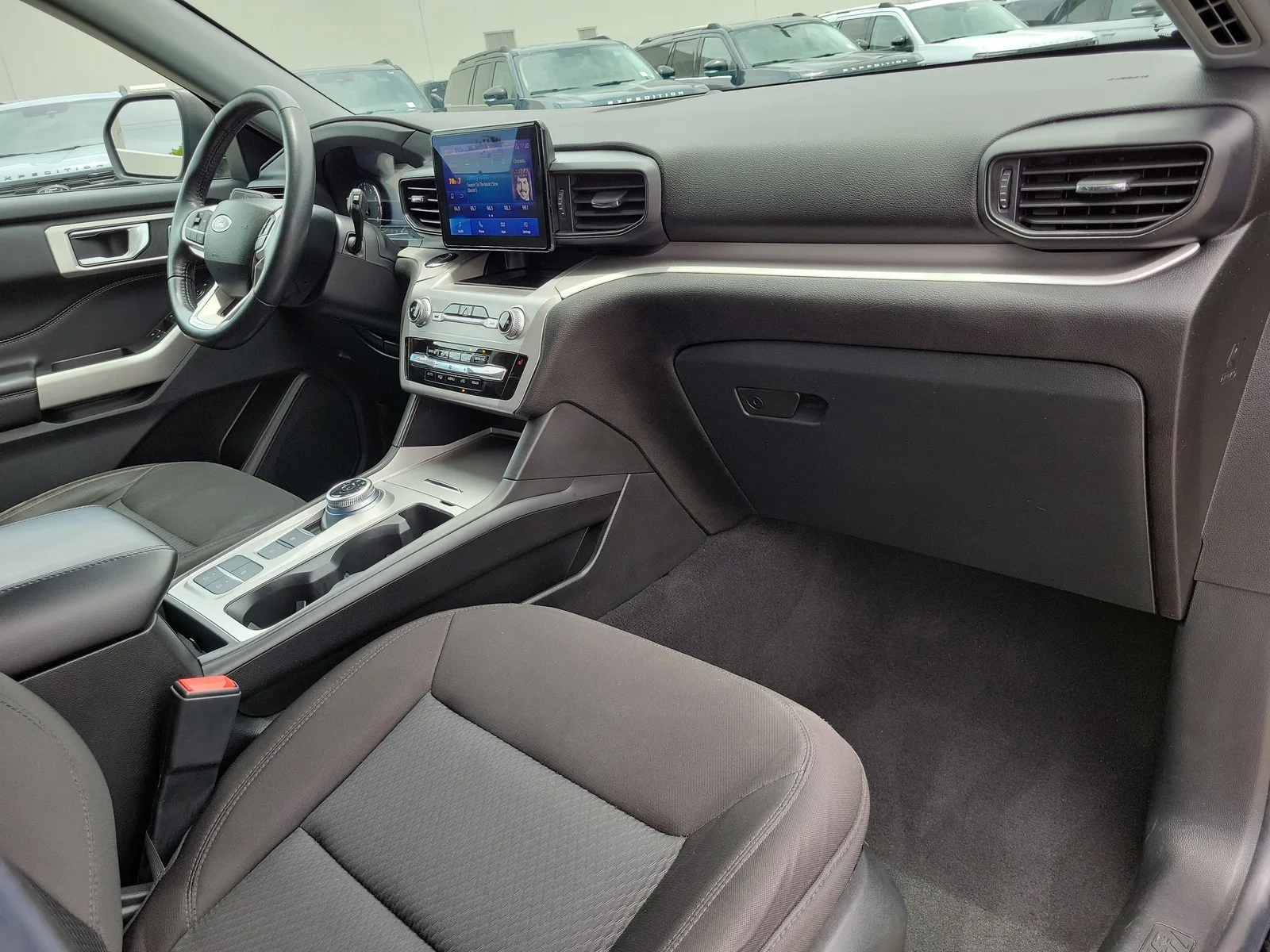 2023 Ford Explorer XLT photo 19
