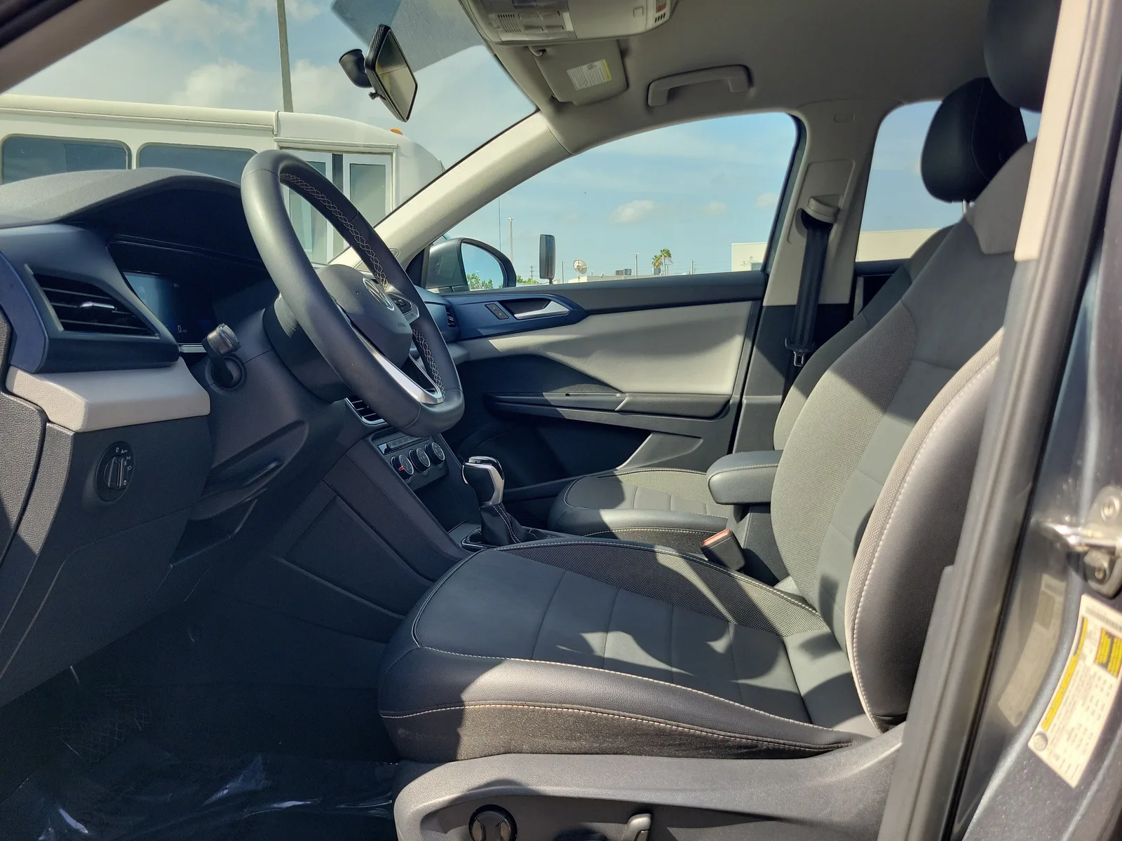 2022 Volkswagen Taos SE photo 11