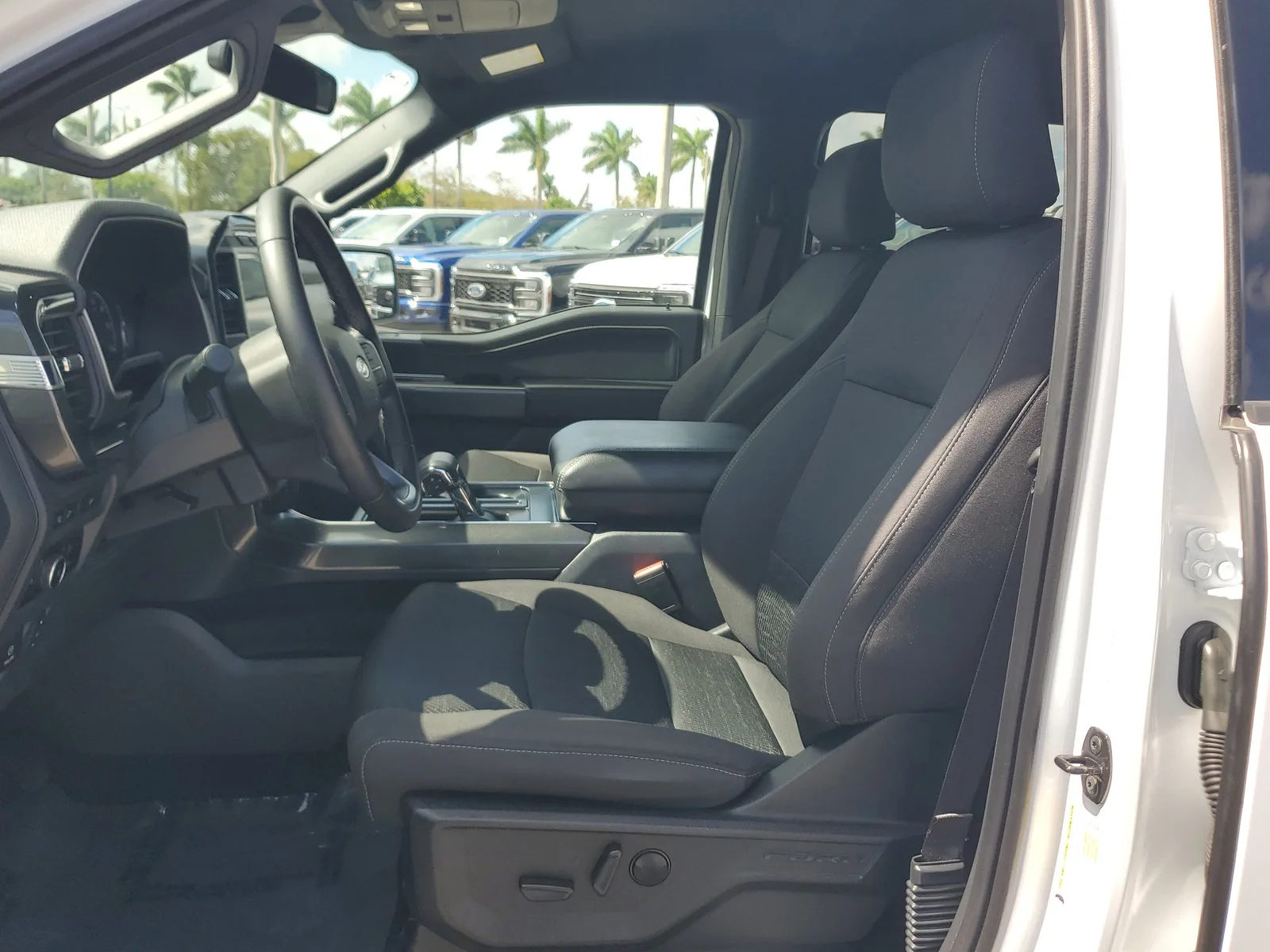 2023 Ford F-150 XLT 4WD photo 11