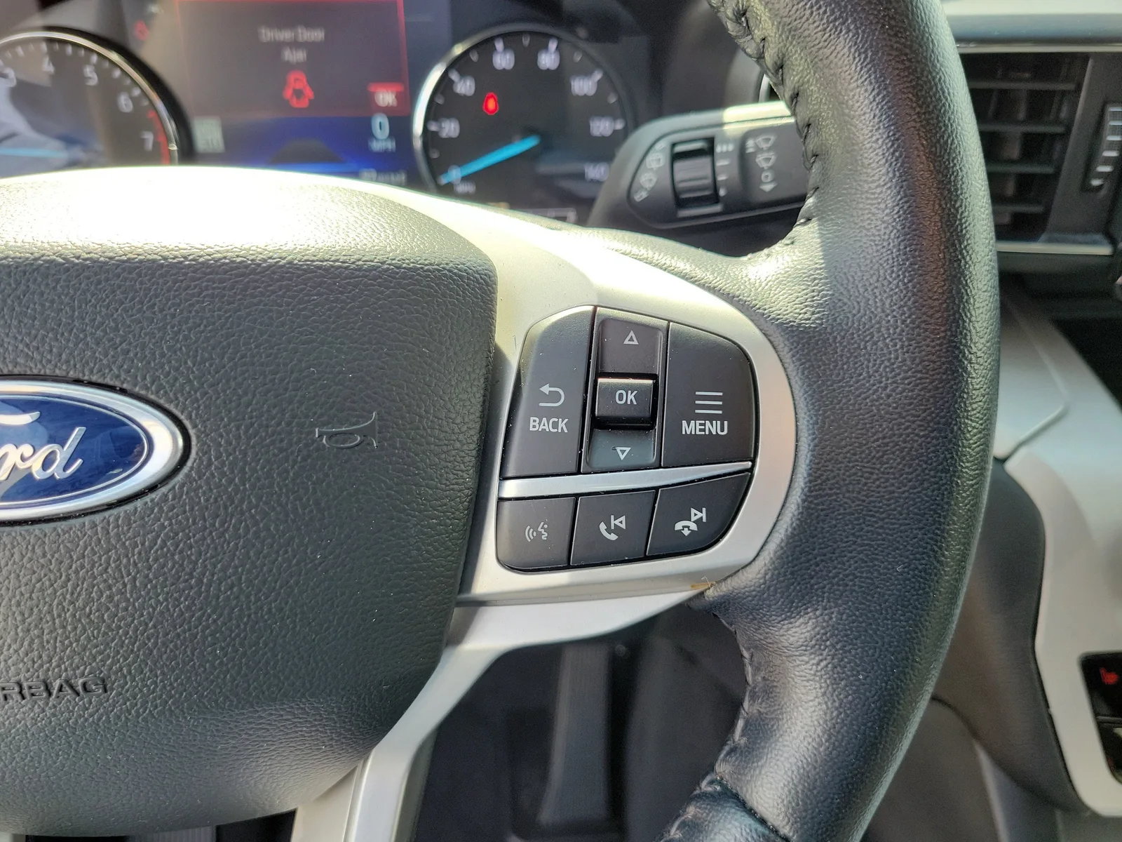 2023 Ford Explorer XLT photo 24