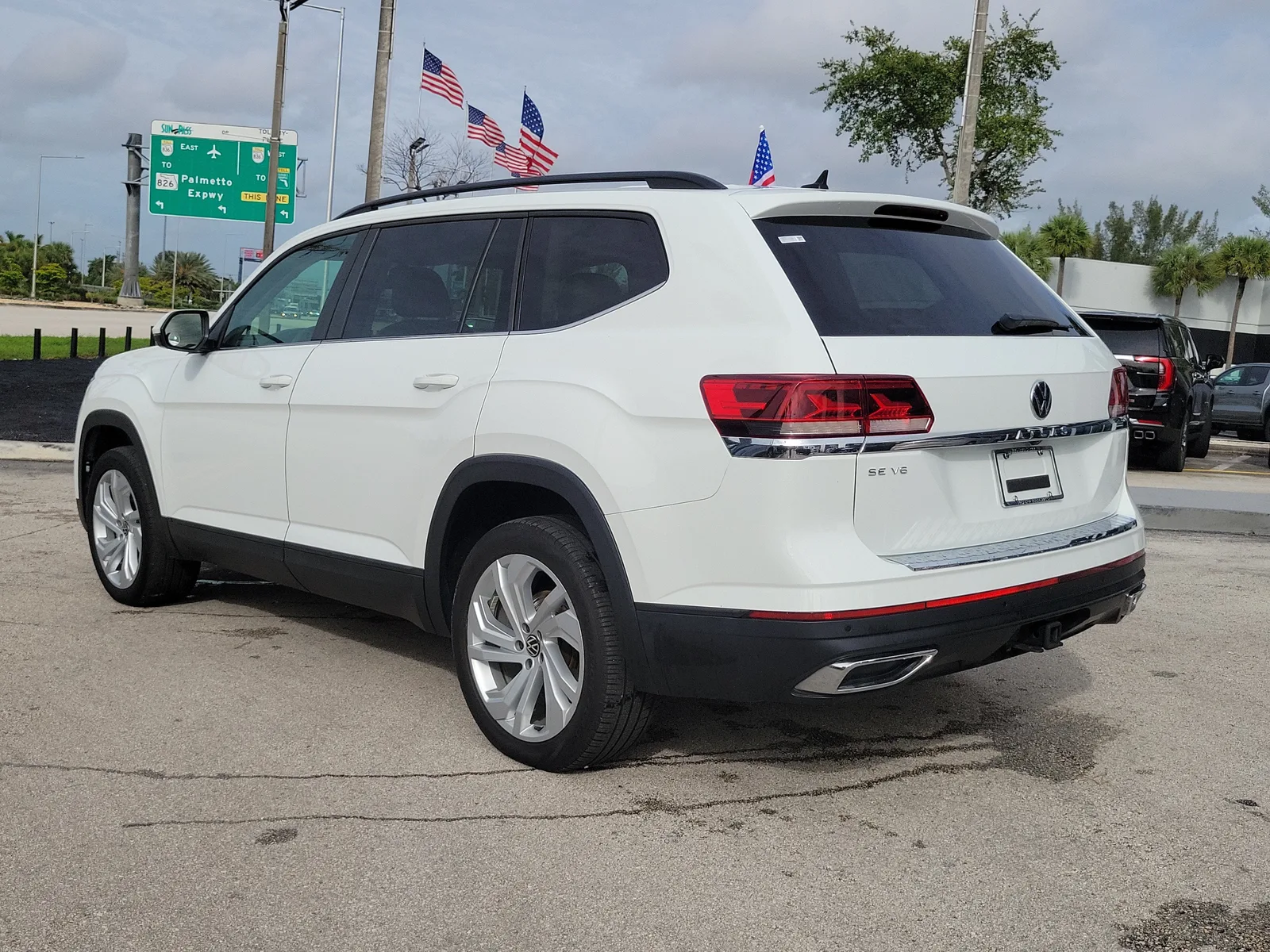 2022 Volkswagen Atlas 3.6L V6 SE w/Technology photo 7