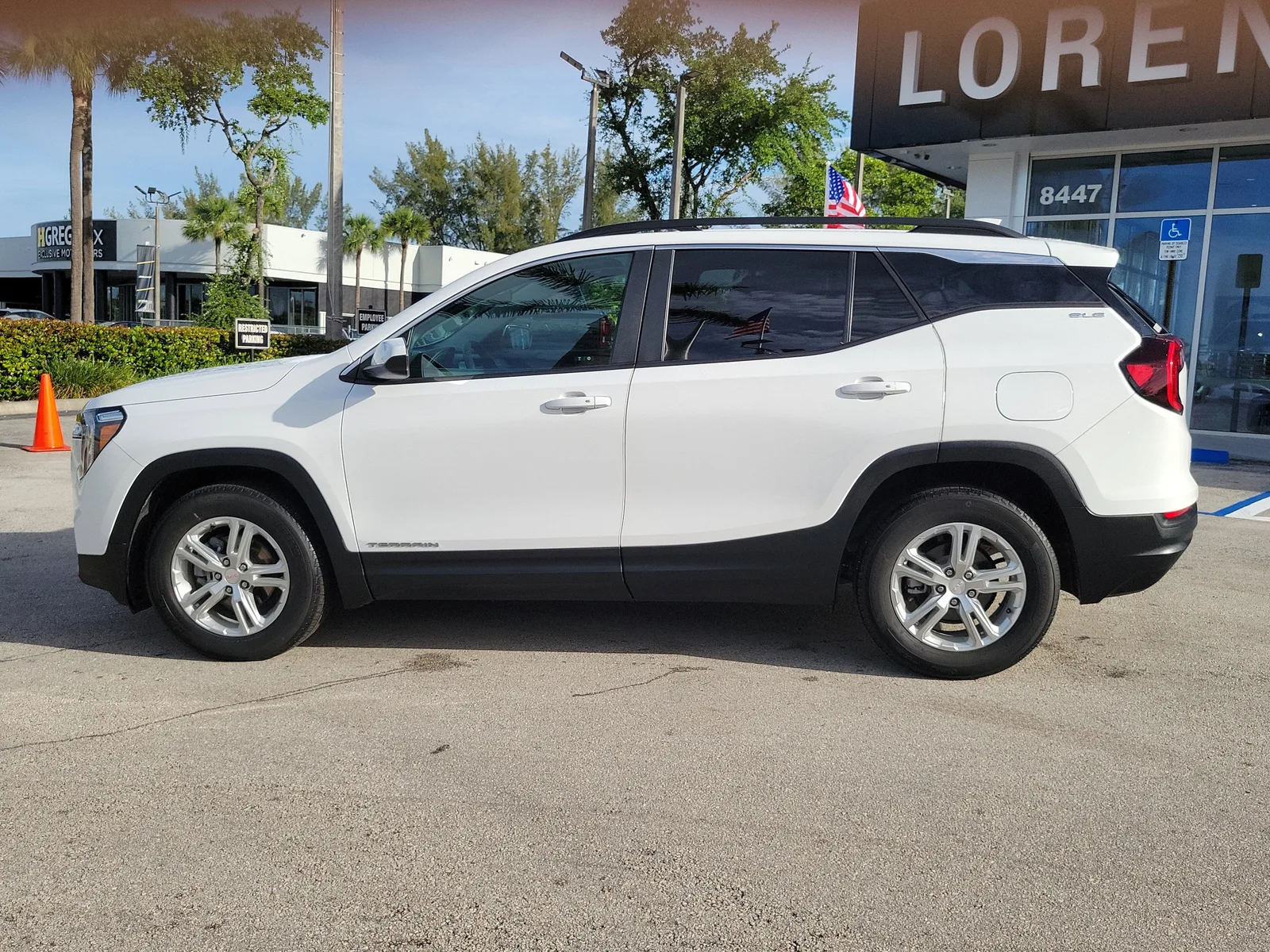 2023 GMC Terrain SLE photo 8