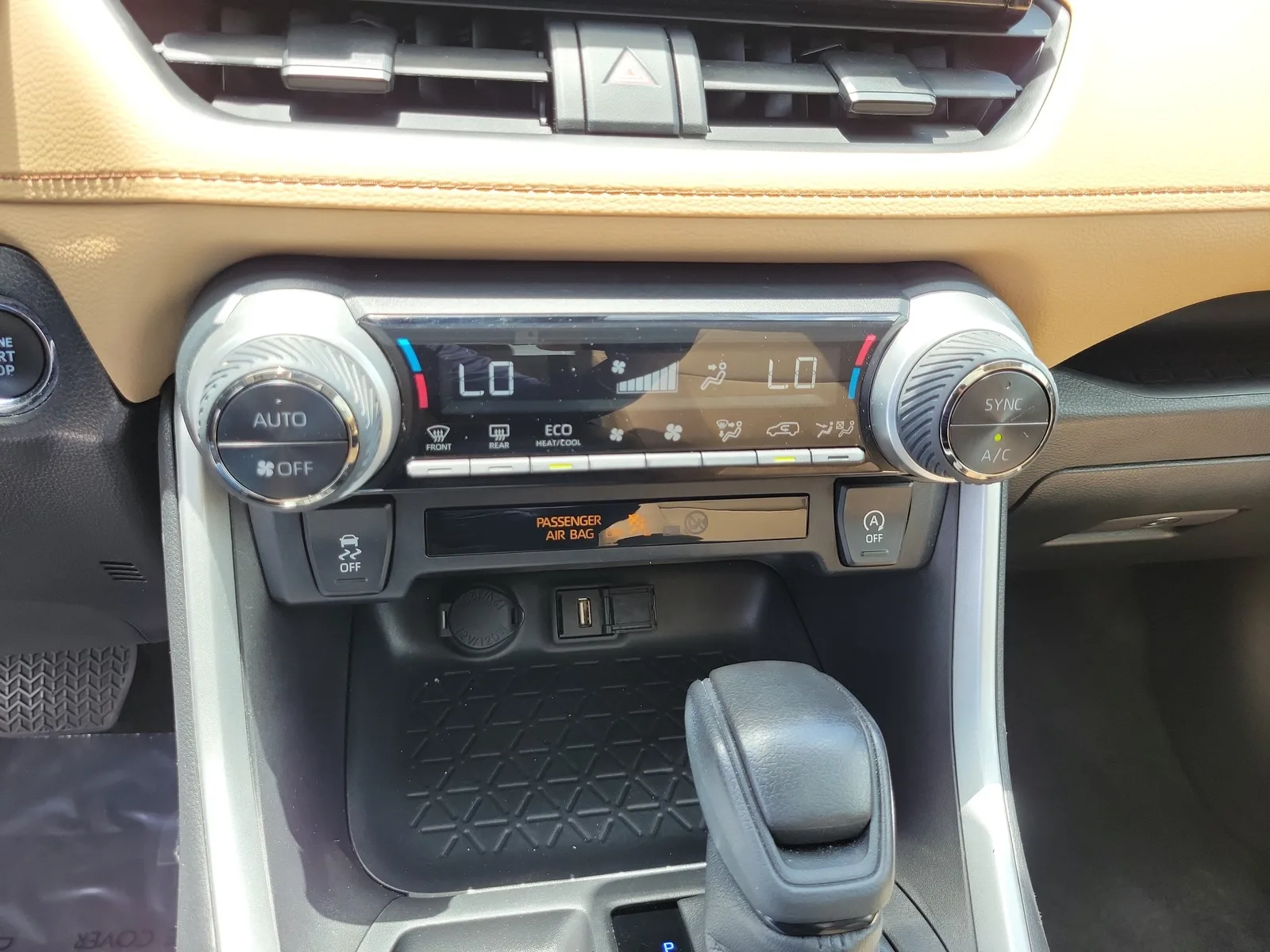 2022 Toyota RAV4 XLE photo 30