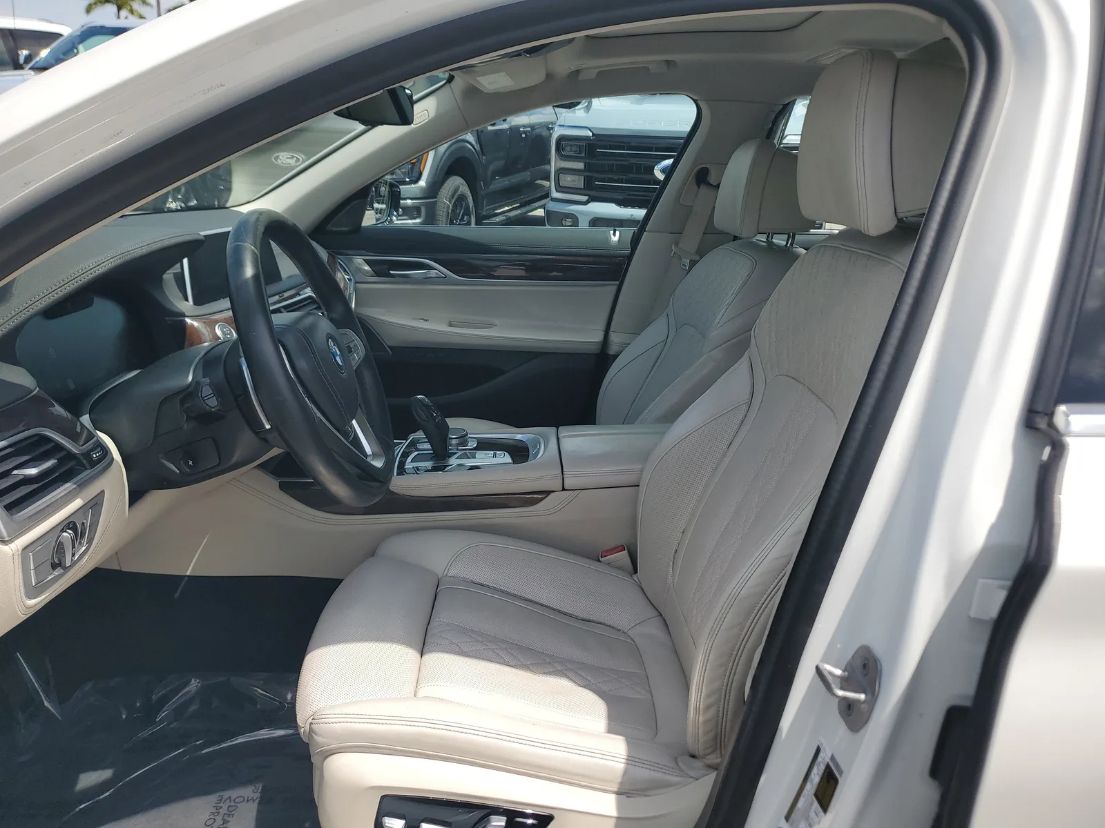 2022 BMW 7 Series 740i photo 12