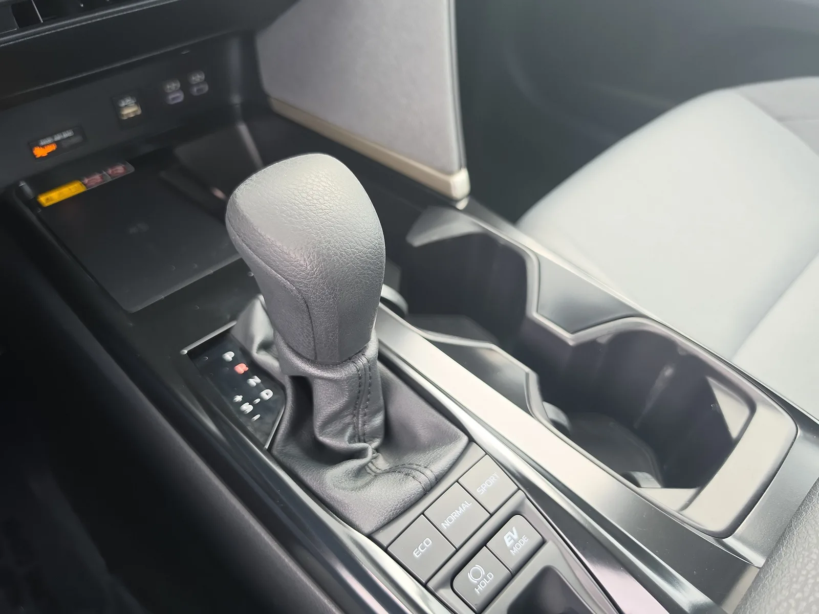 2025 Toyota Camry LE photo 18