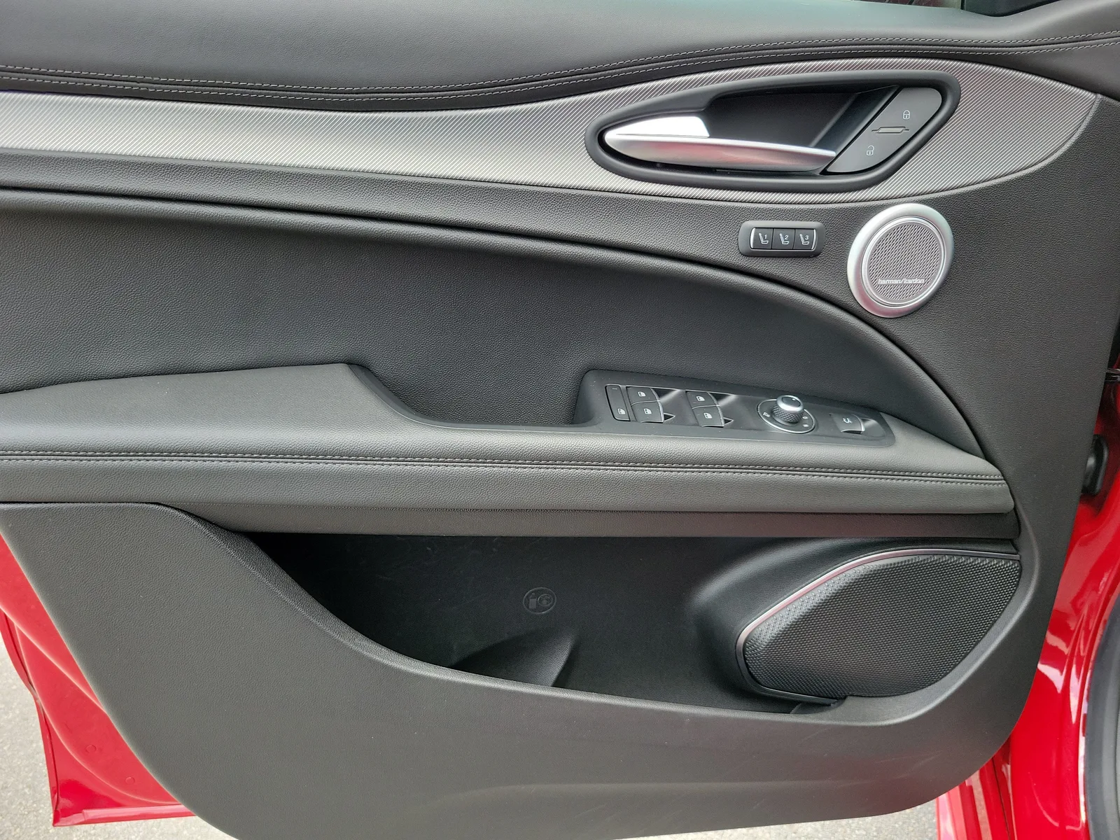 2022 Alfa Romeo Stelvio Veloce 4WD photo 27