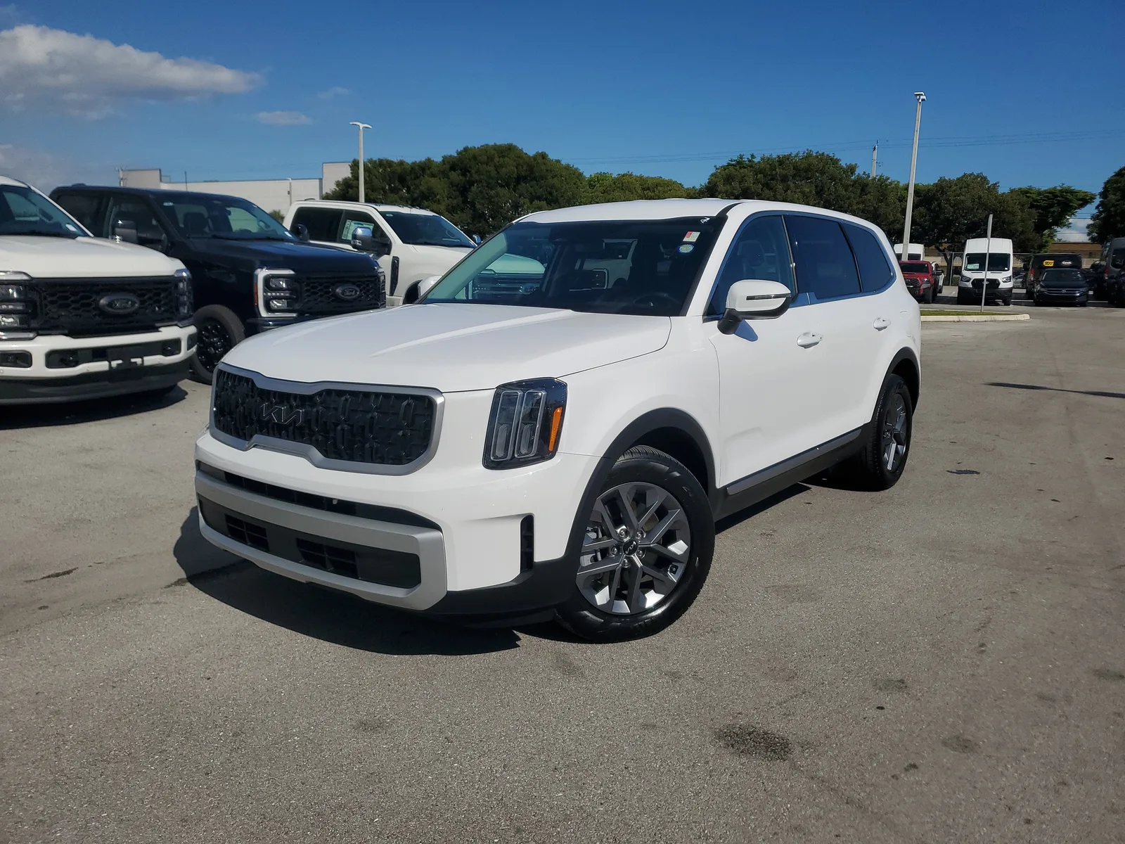 2024 Kia Telluride LX photo 31