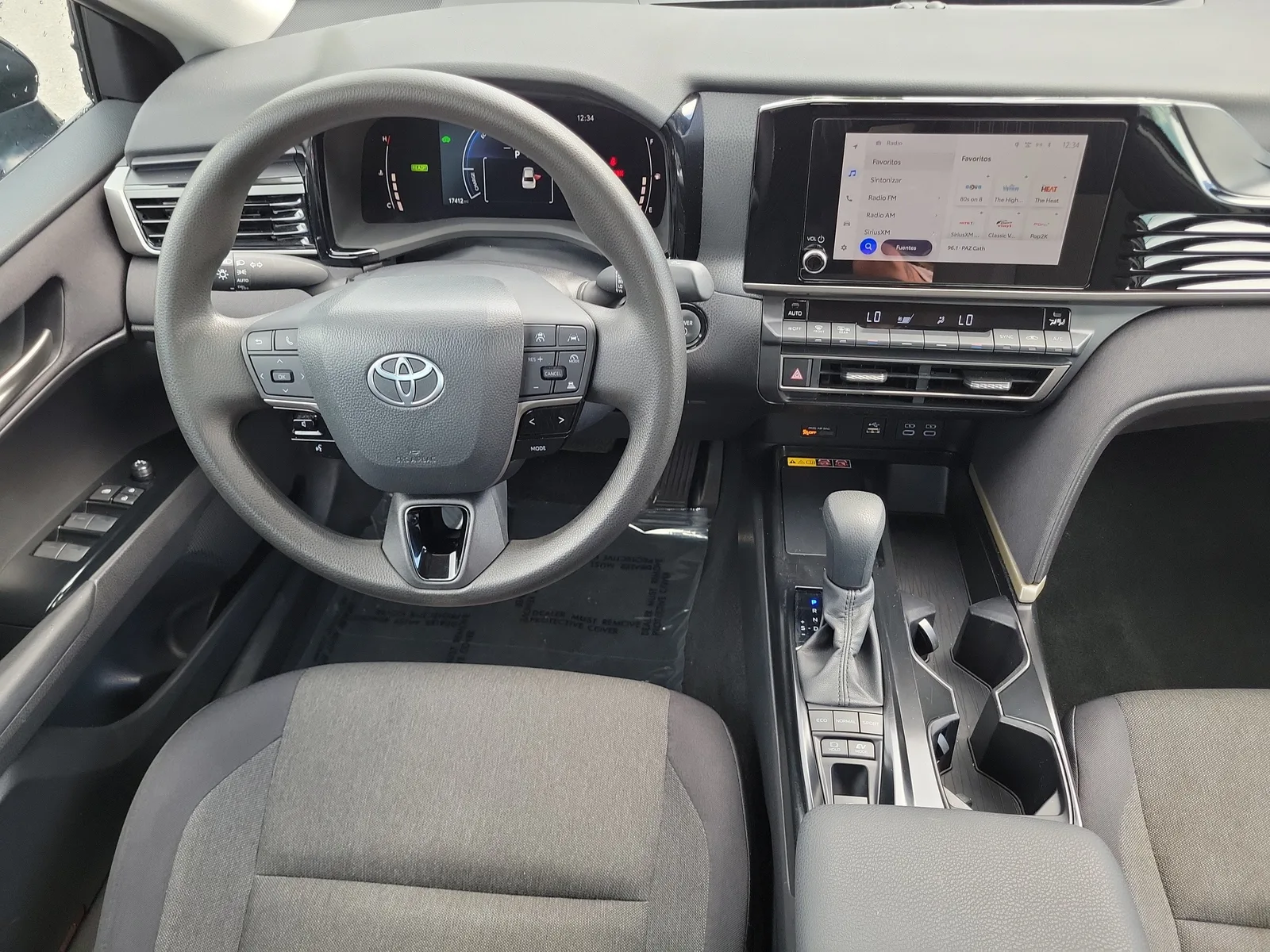 2025 Toyota Camry LE photo 14