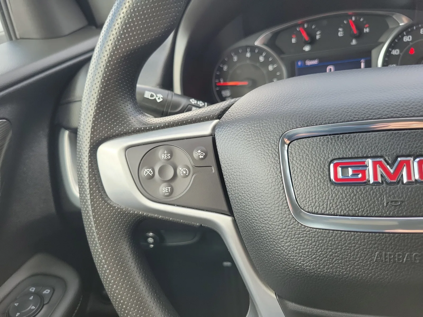 2024 GMC Terrain SLE photo 21
