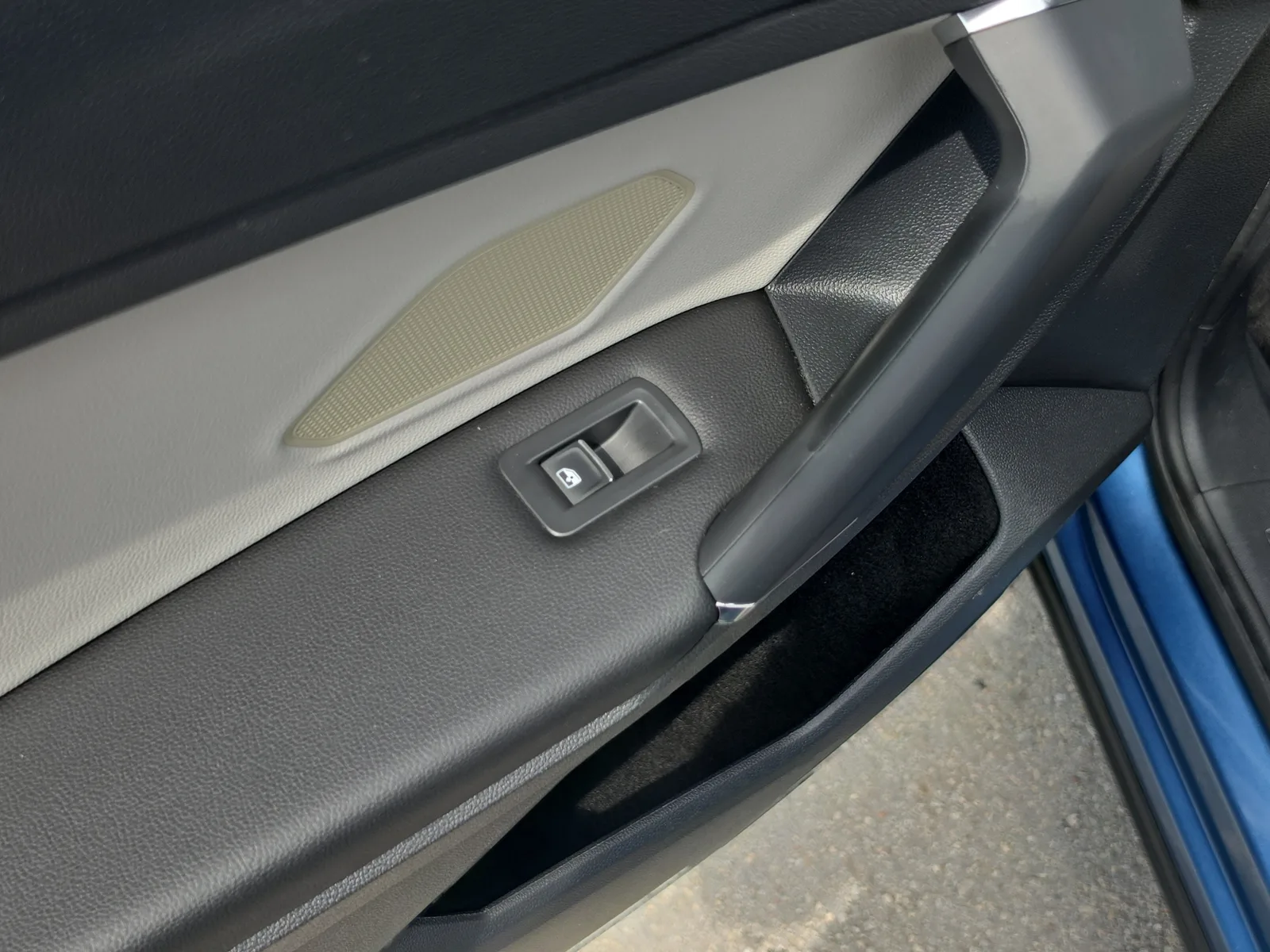 2020 Volkswagen Tiguan SE photo 25
