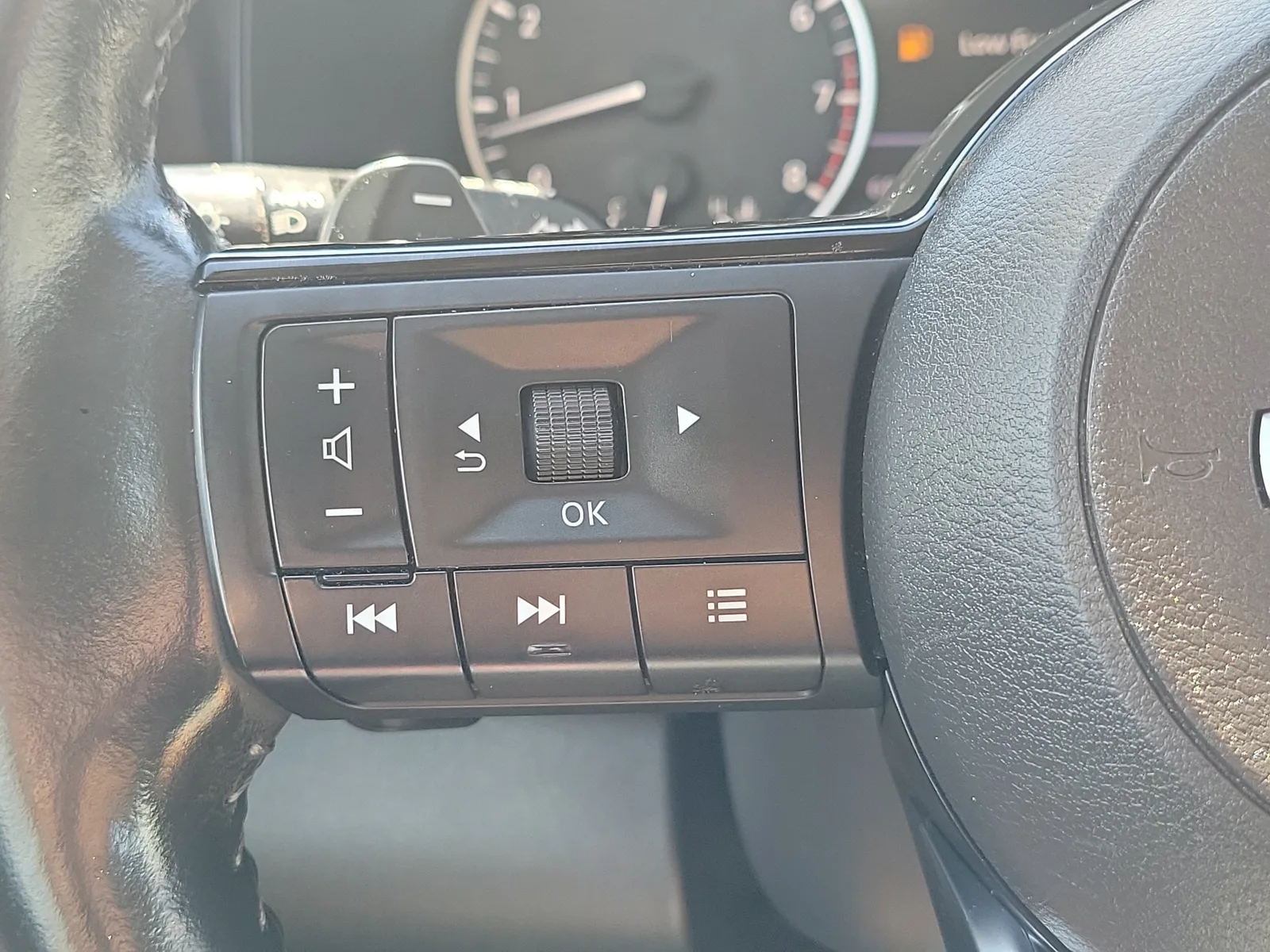 2022 Nissan Pathfinder SL photo 20