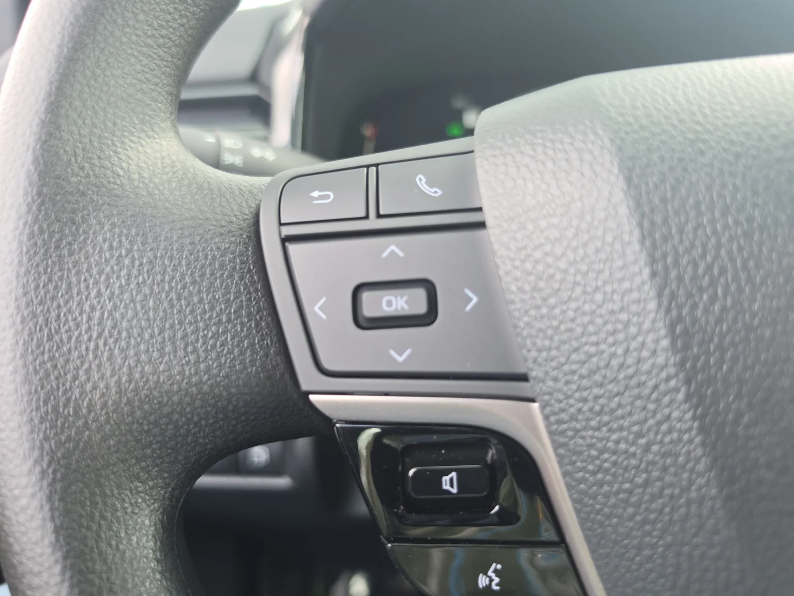 2025 Toyota Camry LE photo 13