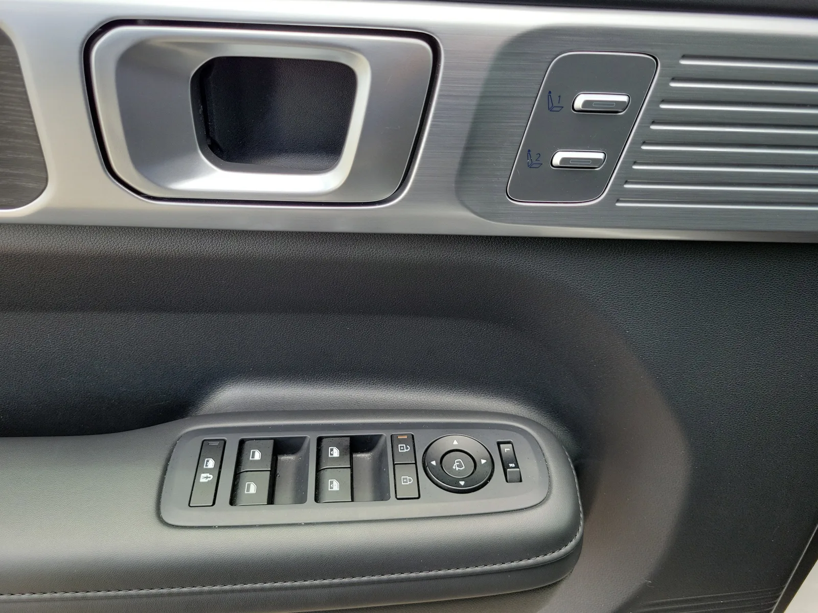 2025 Hyundai Santa Fe Limited photo 30