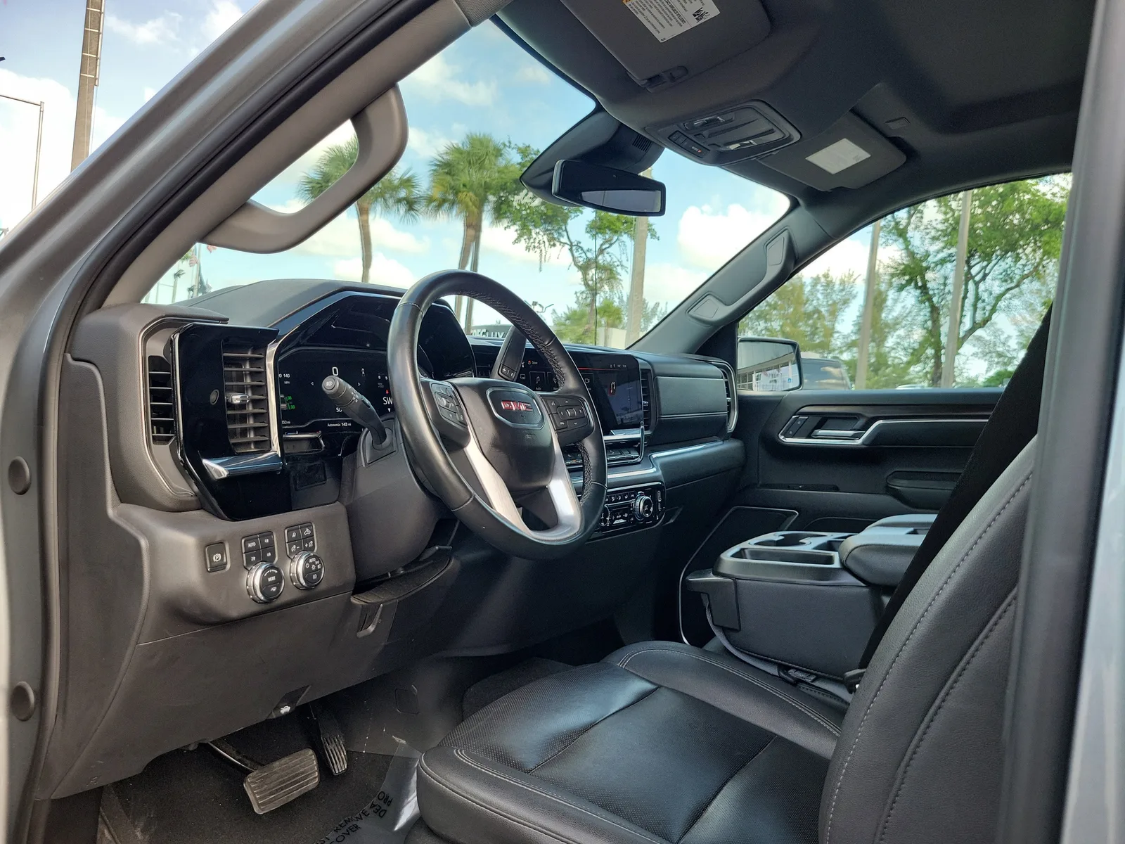 2024 GMC Sierra 1500 SLT photo 14