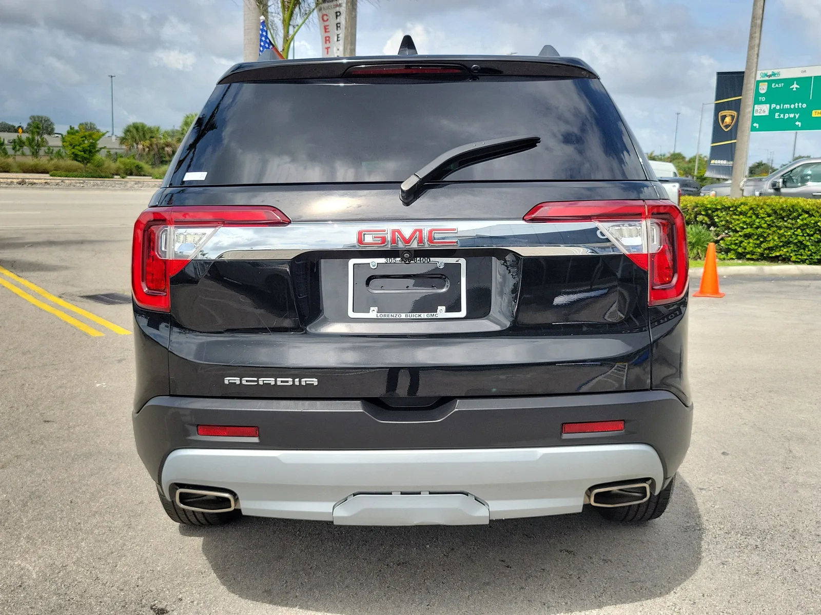 2023 GMC Acadia SLE photo 6