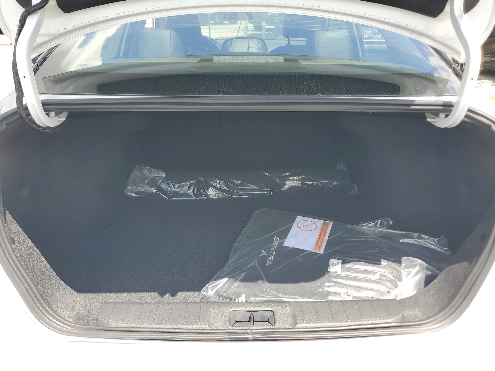 2025 Nissan Sentra SR photo 9