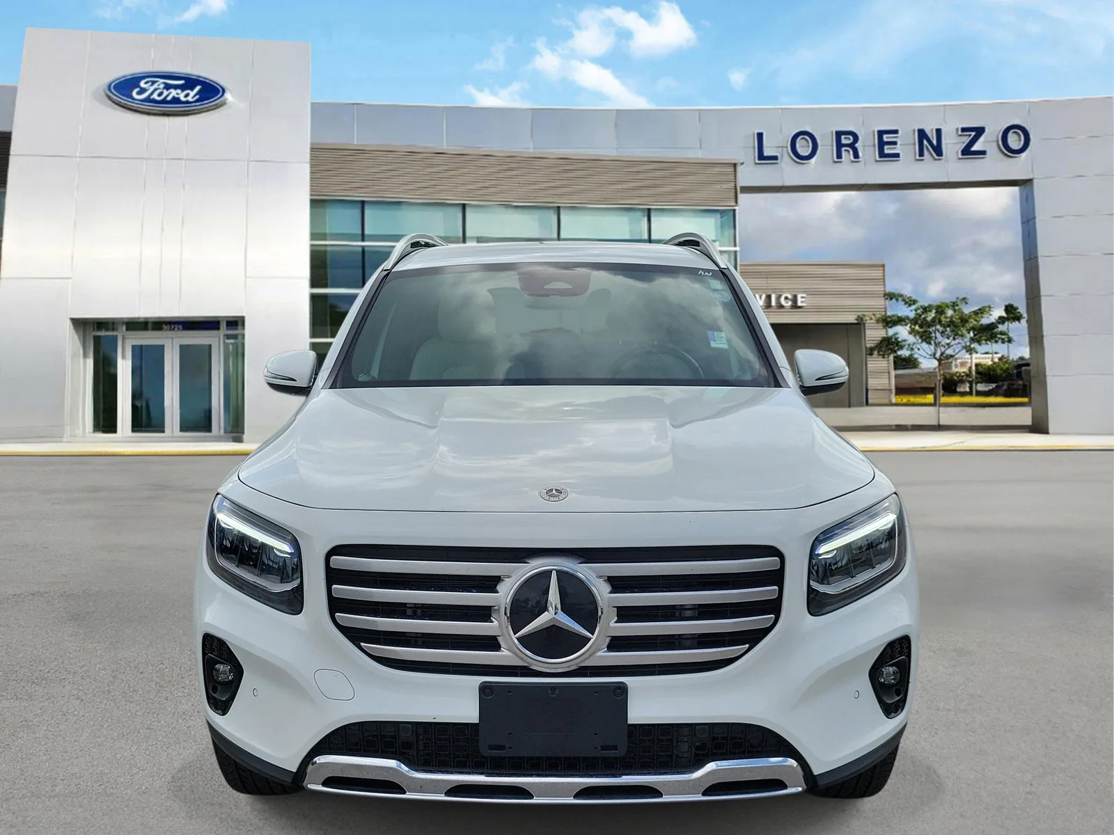 2025 Mercedes-Benz GLB GLB 250 photo 2