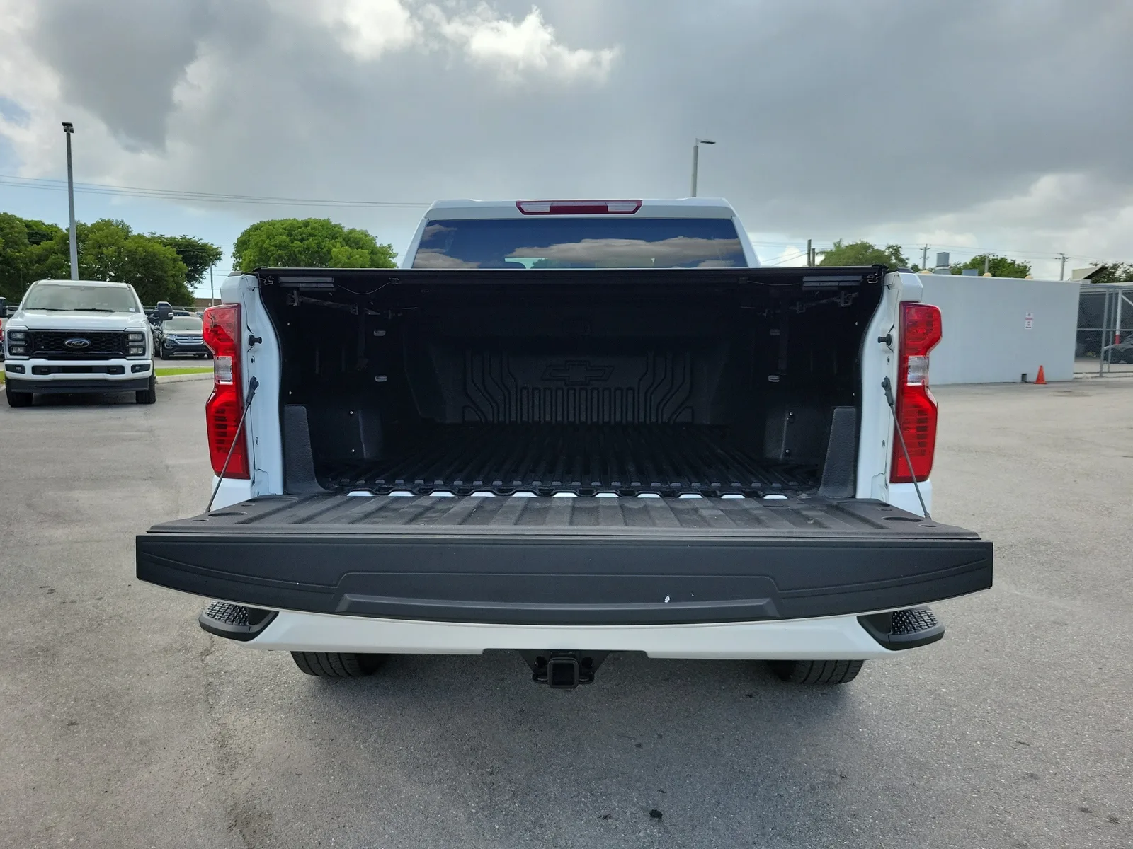 2024 Chevrolet Silverado 1500 Custom photo 11