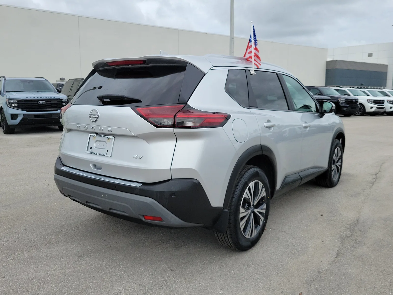 2023 Nissan Rogue SV photo 4