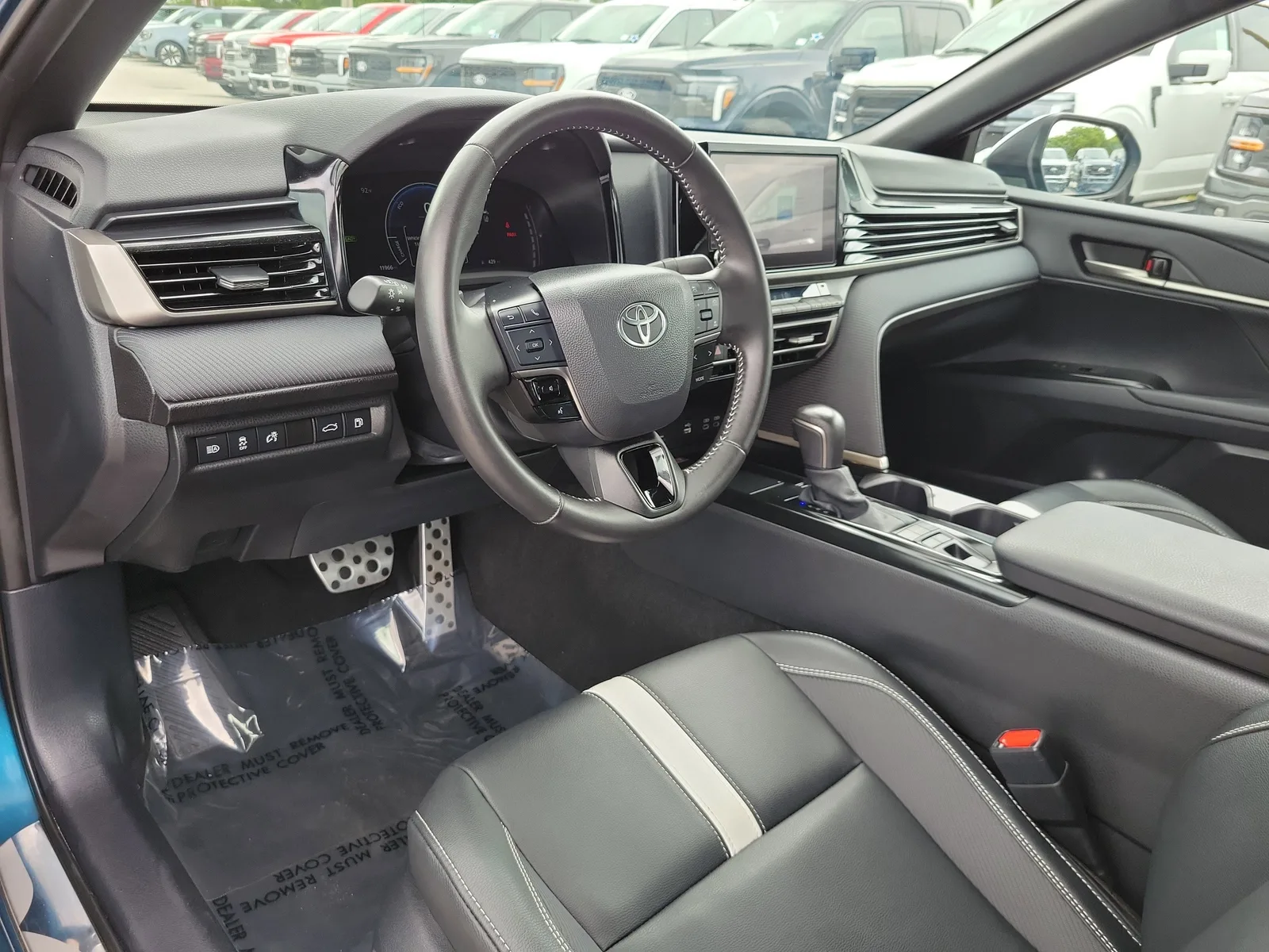 2025 Toyota Camry SE photo 13