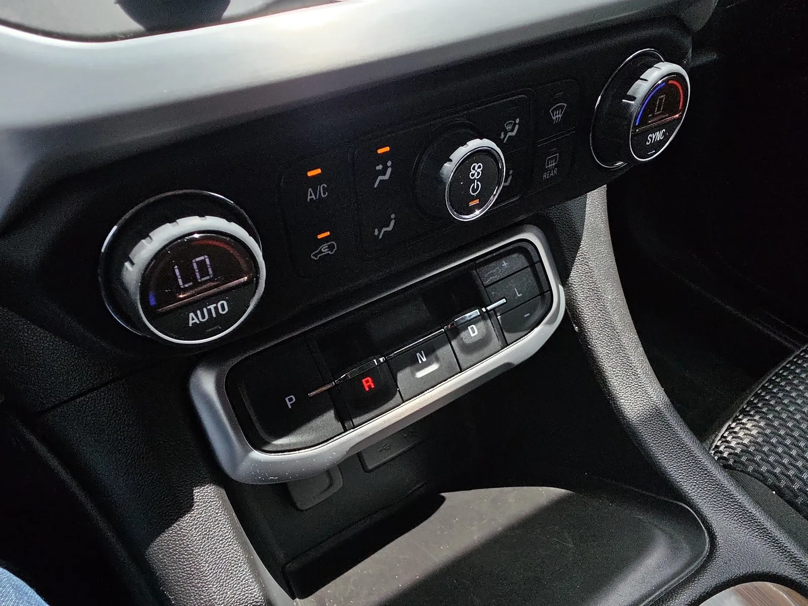 2022 GMC Acadia SLE photo 19