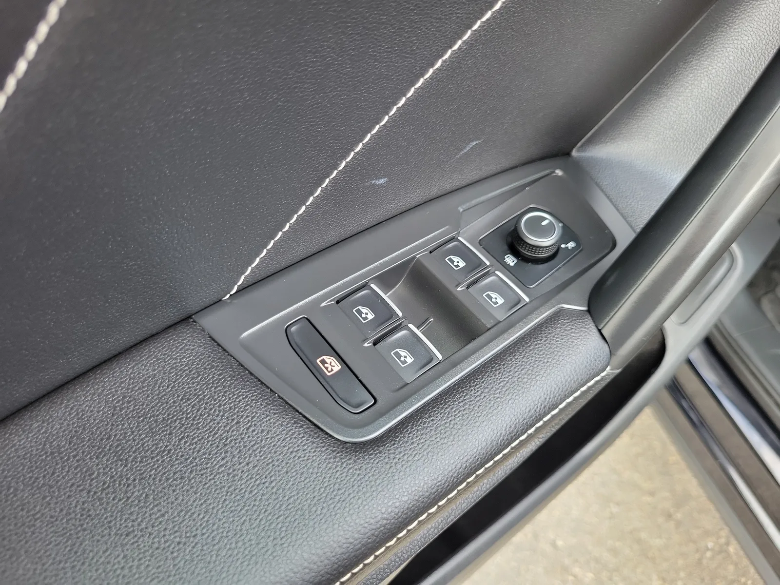 2022 Volkswagen Tiguan SE photo 24